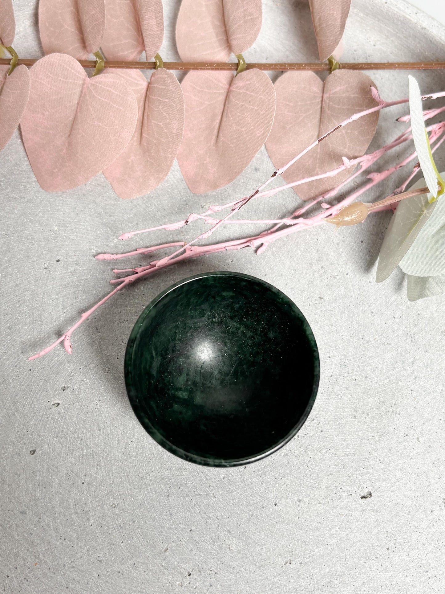 Jade Schälchen dunkelgrün poliert Naturstein Schale Kristallschale Dekoschale ca. 5,2 x 3,2 cm