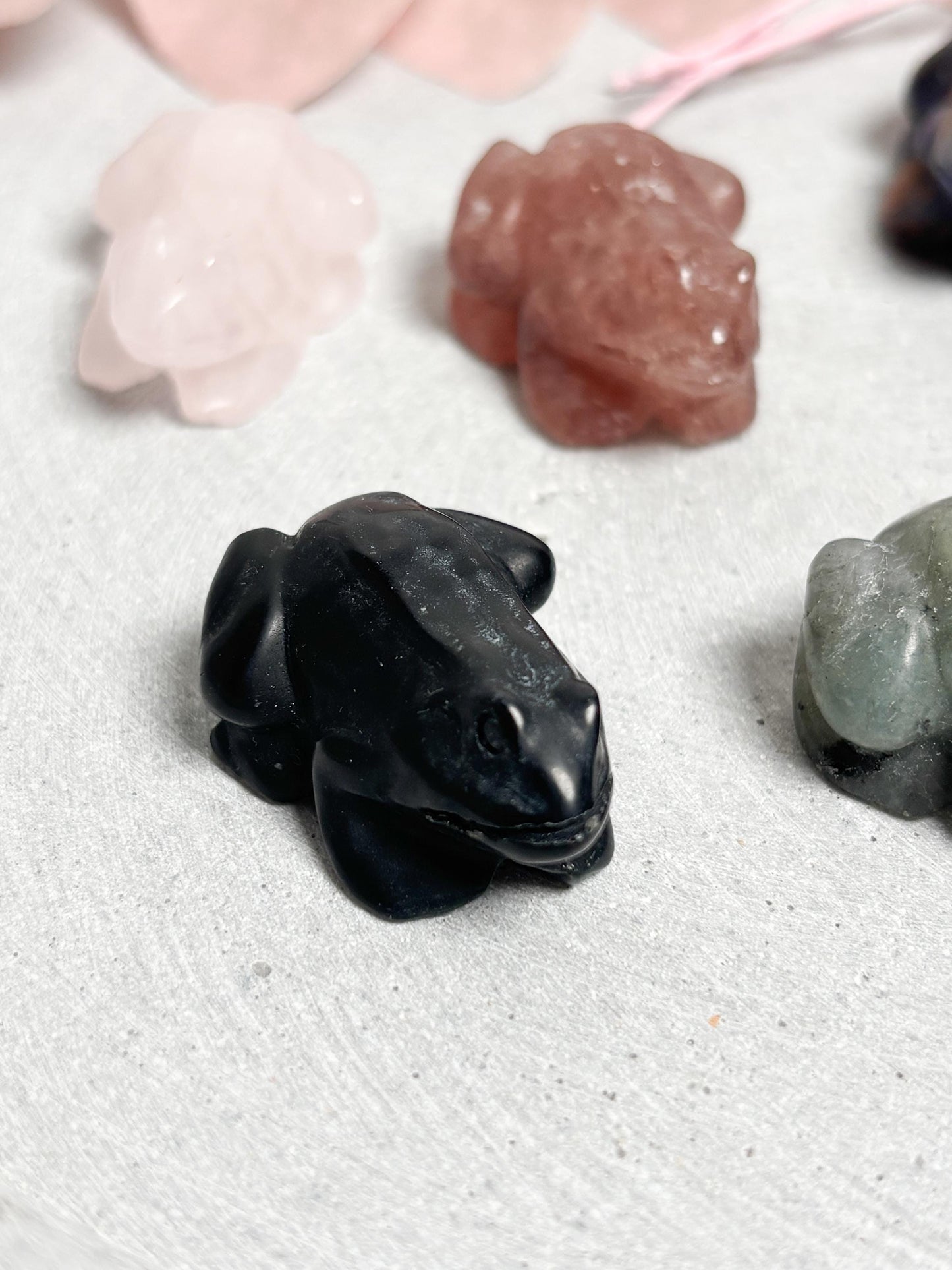 Frosch Carving klein verschiedene Kristalle Edelstein Figur Naturstein Deko Mini Frosch geschnitzt