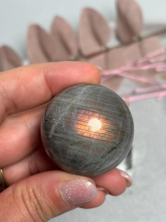 Labradorit Kugel poliert 3,9 cm Edelstein Kugel mit Farbspiel Naturstein Sphere Deko Kristallkugel
