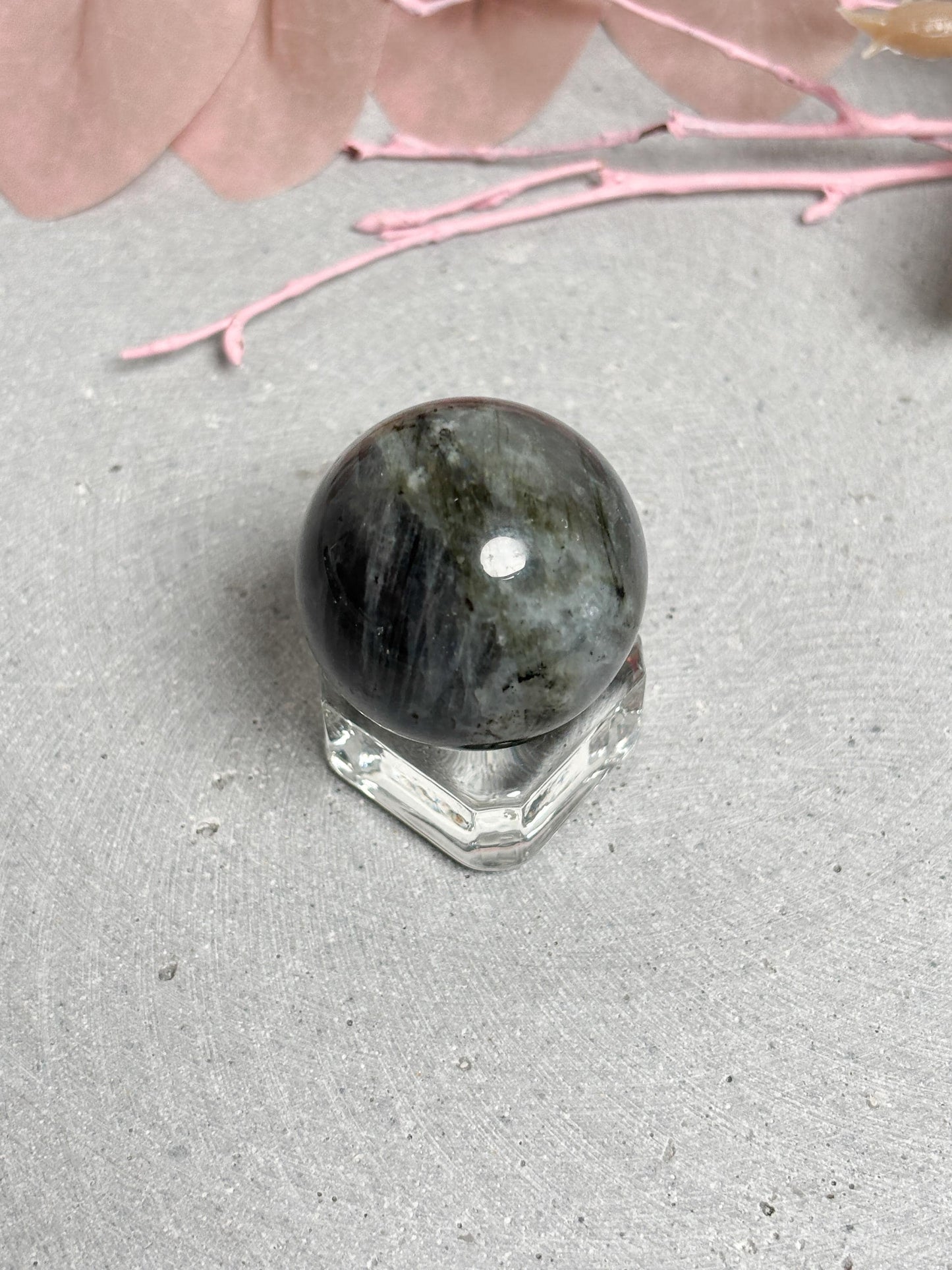 Labradorit Kugel poliert 3,1 cm Edelstein Kugel mit violett-blauem Schimmer Naturstein Sphere Deko Kristallkugel