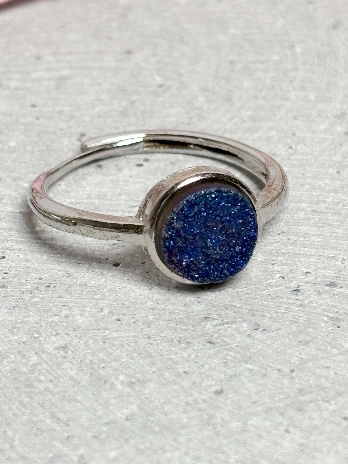 Edelstahlring Carborundum blau größenverstellbar Druzy Ring rund Edelstahl Glitzerstein Statement Ring