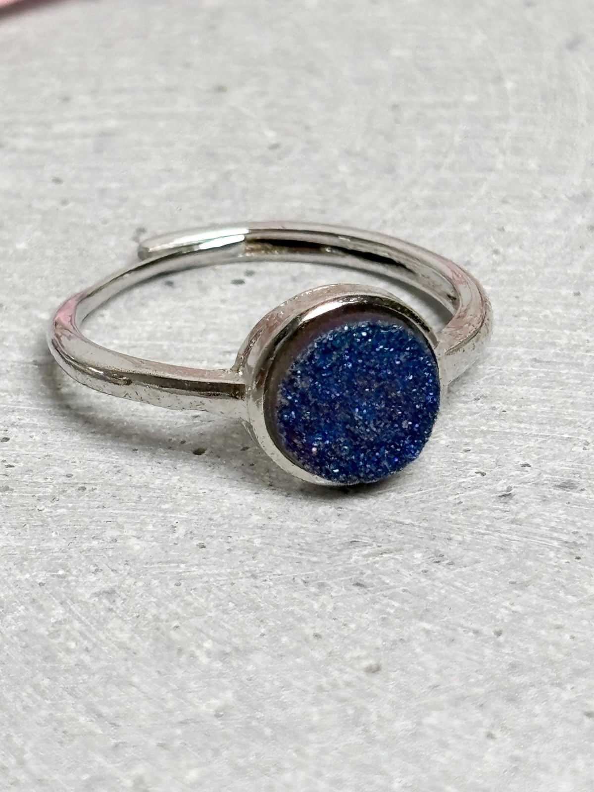 Edelstahlring Carborundum blau größenverstellbar Druzy Ring rund Edelstahl Glitzerstein Statement Ring