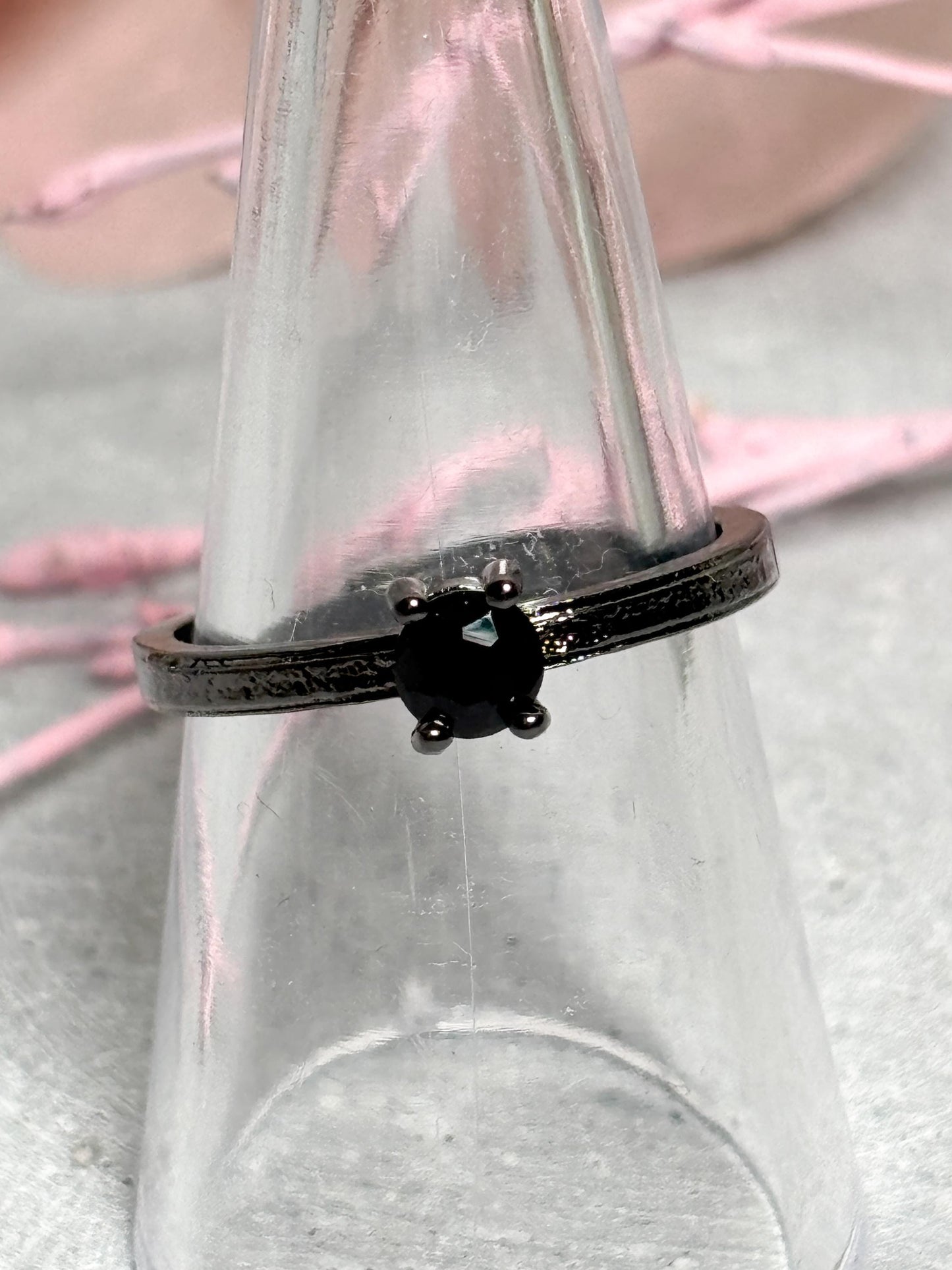Schwarzer Edelstahlring mit Obsidian 4mm größenverstellbar minimalistischer Ring schwarzer Stein Edelstahlschmuck