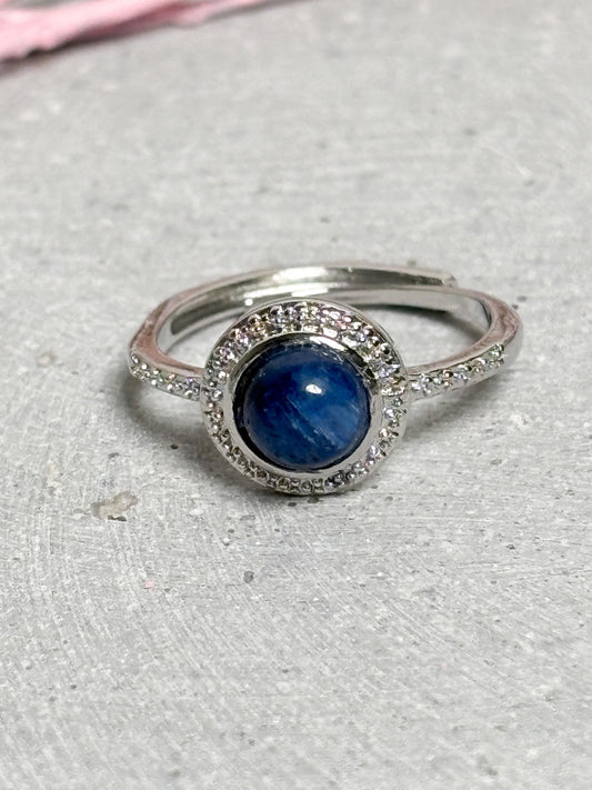 Edelstahlring mit Kyanit Cabochon größenverstellbar blauer Edelsteinring eleganter Statement Ring