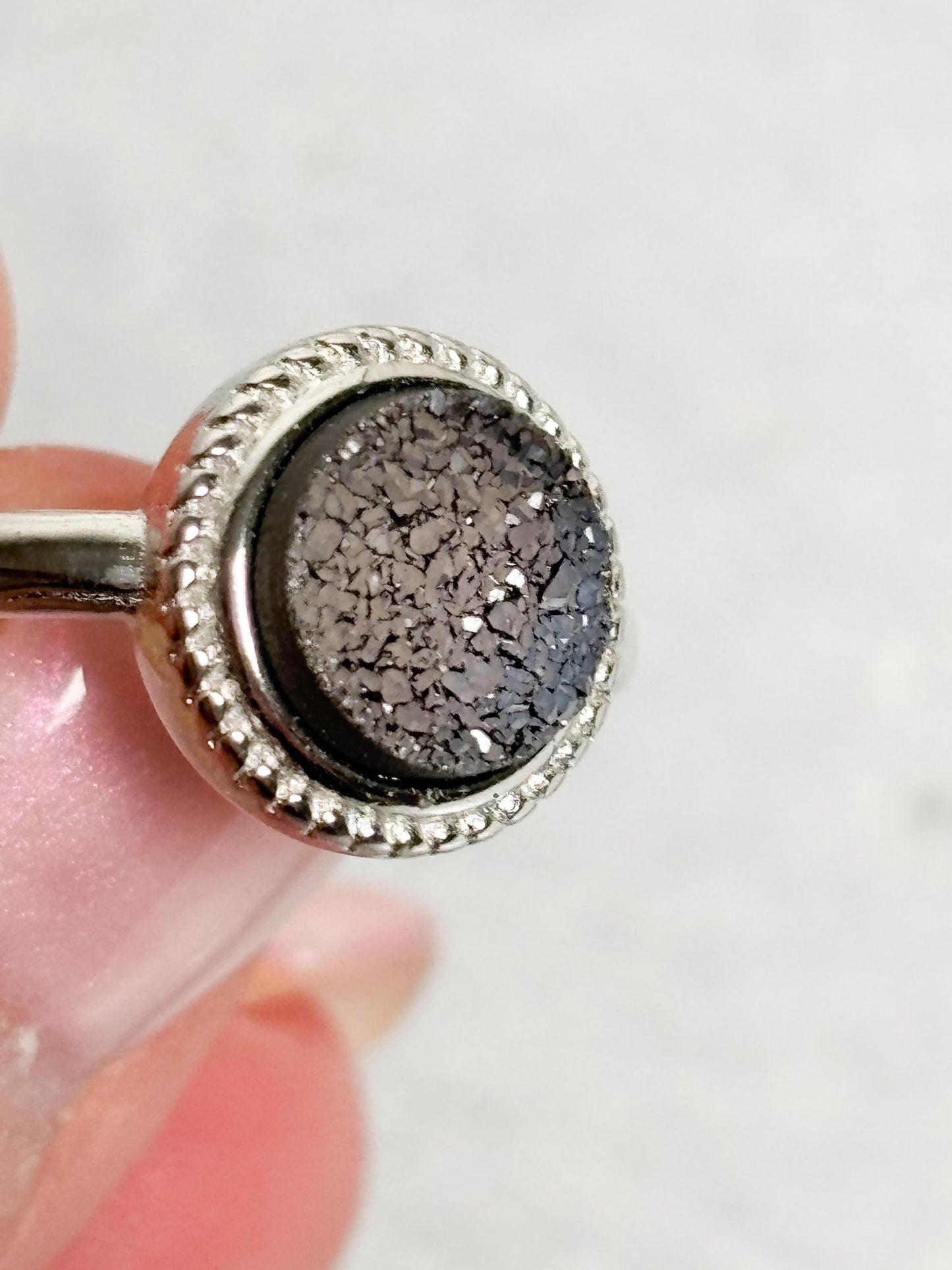 Edelstahlring größenverstellbar mit rundem Carborundum Stein 10 mm silberfarbener Statement Ring
