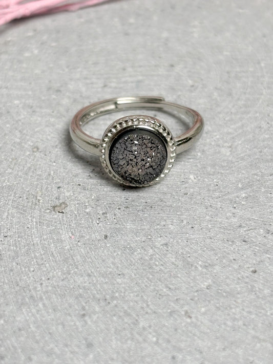 Edelstahlring größenverstellbar mit rundem Carborundum Stein 10 mm silberfarbener Statement Ring