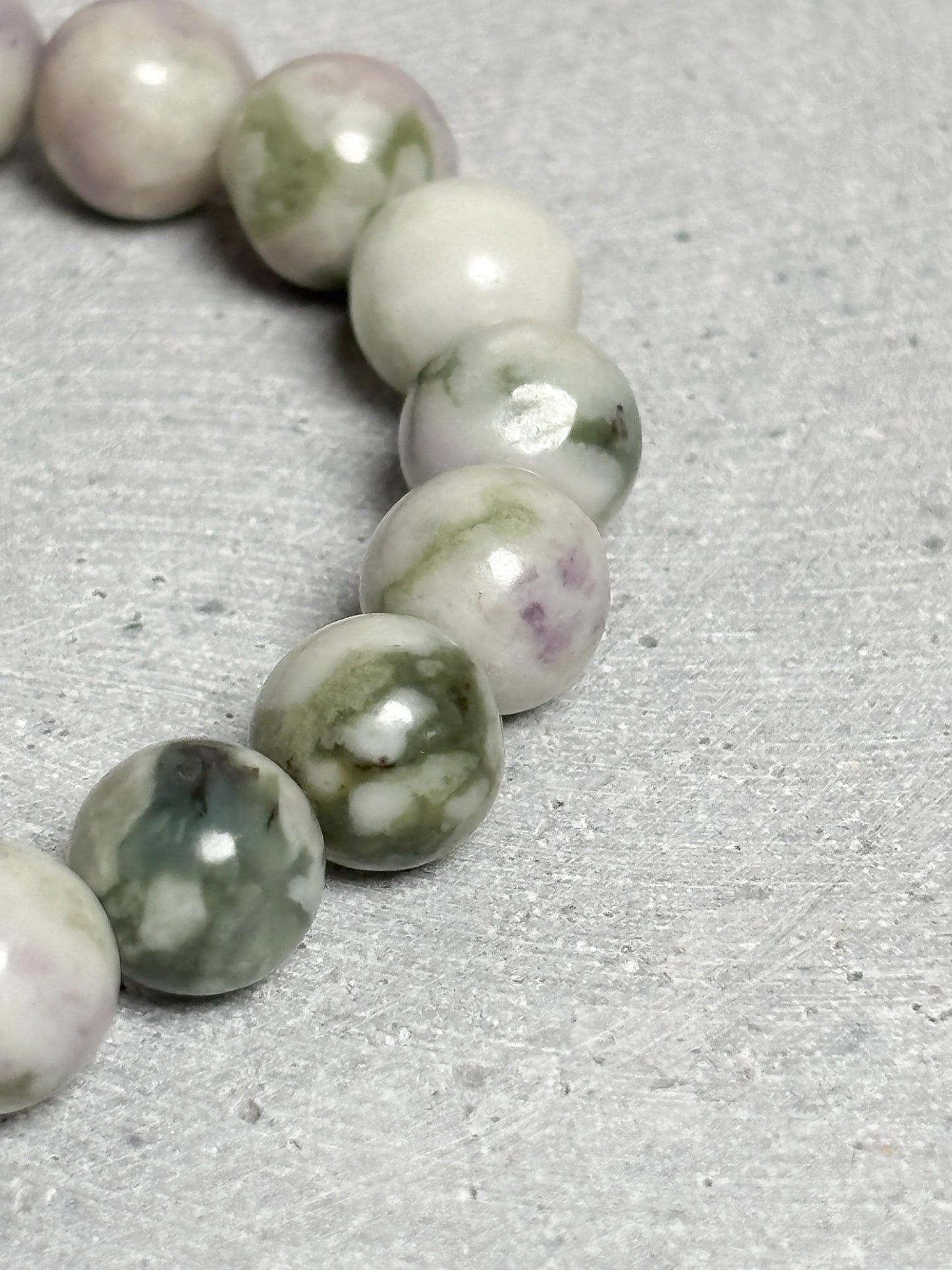 Lucky Jade Armband elastisch 8 mm grün weiß flieder Edelstein Perlenarmband Naturstein Schmuck 17,5 cm