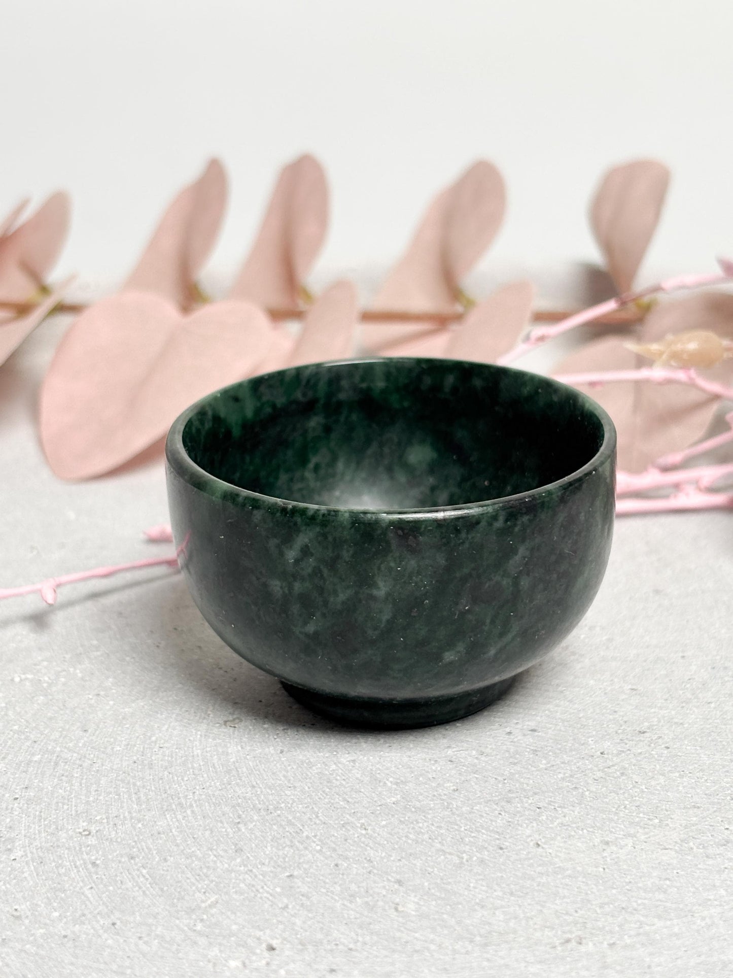 Jade Schälchen dunkelgrün poliert Naturstein Schale Kristallschale Dekoschale ca. 5,2 x 3,2 cm