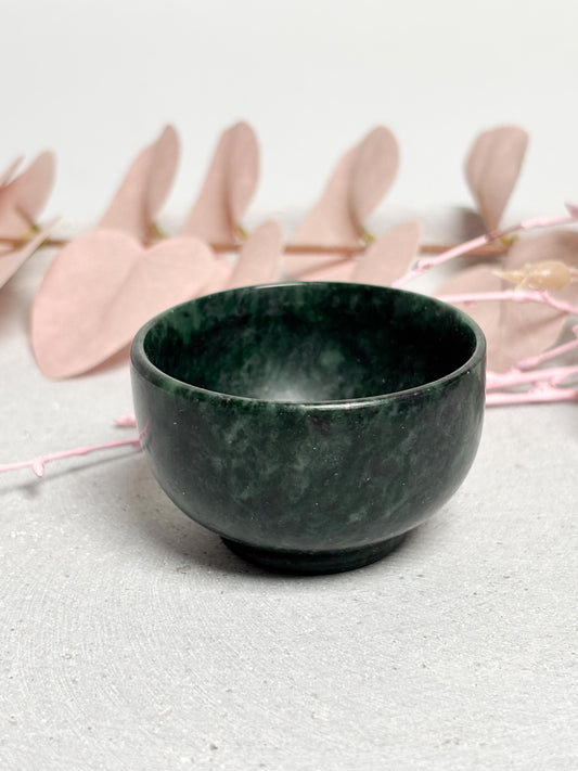 Jade Schälchen dunkelgrün poliert Naturstein Schale Kristallschale Dekoschale ca. 5,2 x 3,2 cm