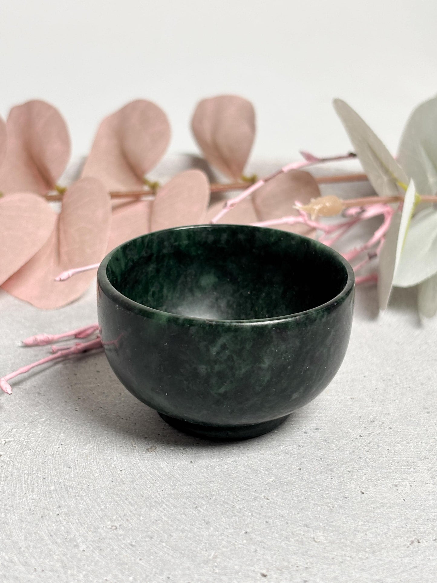 Jade Schälchen dunkelgrün poliert Naturstein Schale Kristallschale Dekoschale ca. 5,2 x 3,2 cm