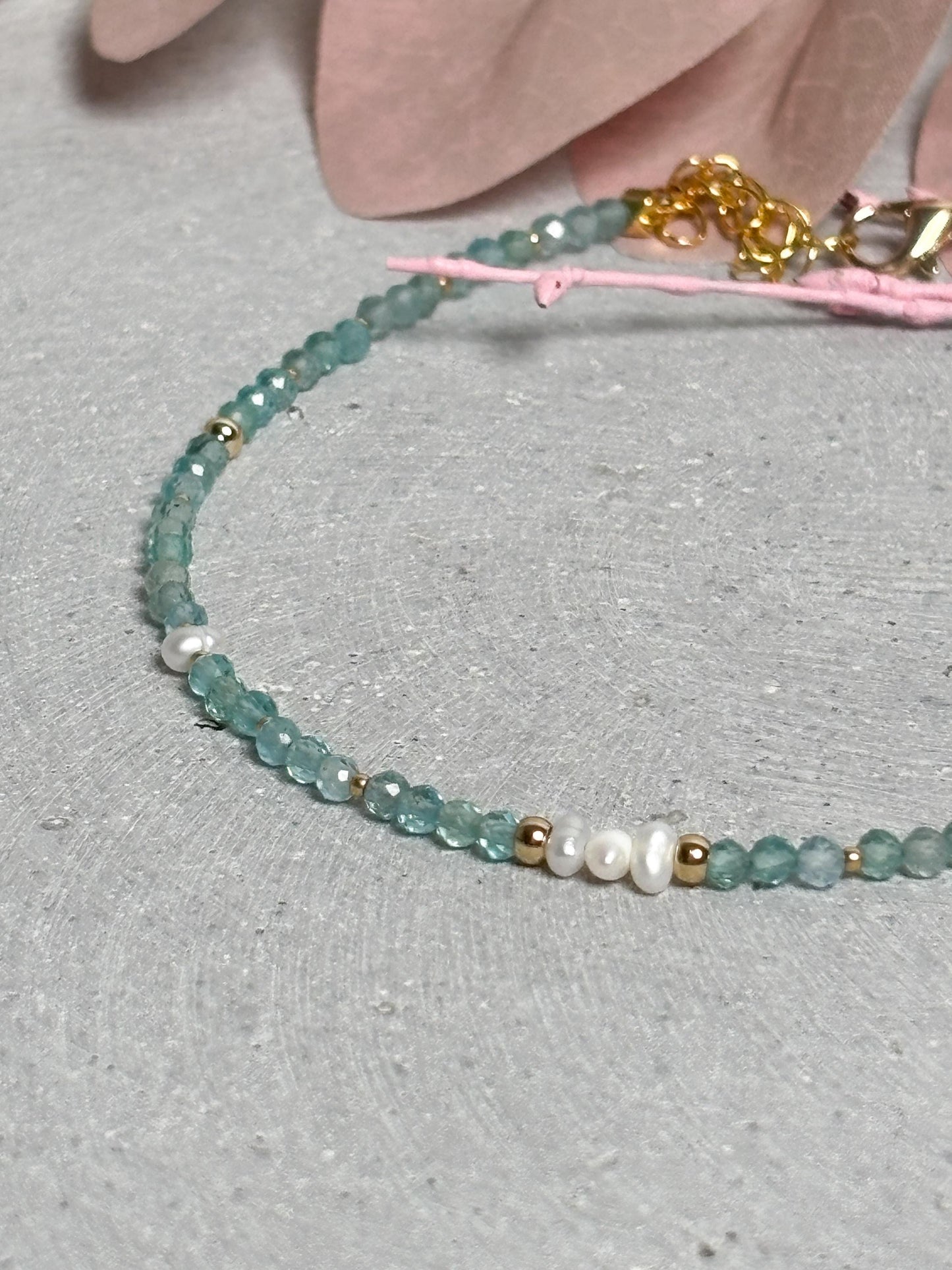 Ice Apatit Fußkettchen mit Süßwasserperlen vergoldete Elemente 25 cm + 5 cm Verlängerung Edelstein Fußschmuck