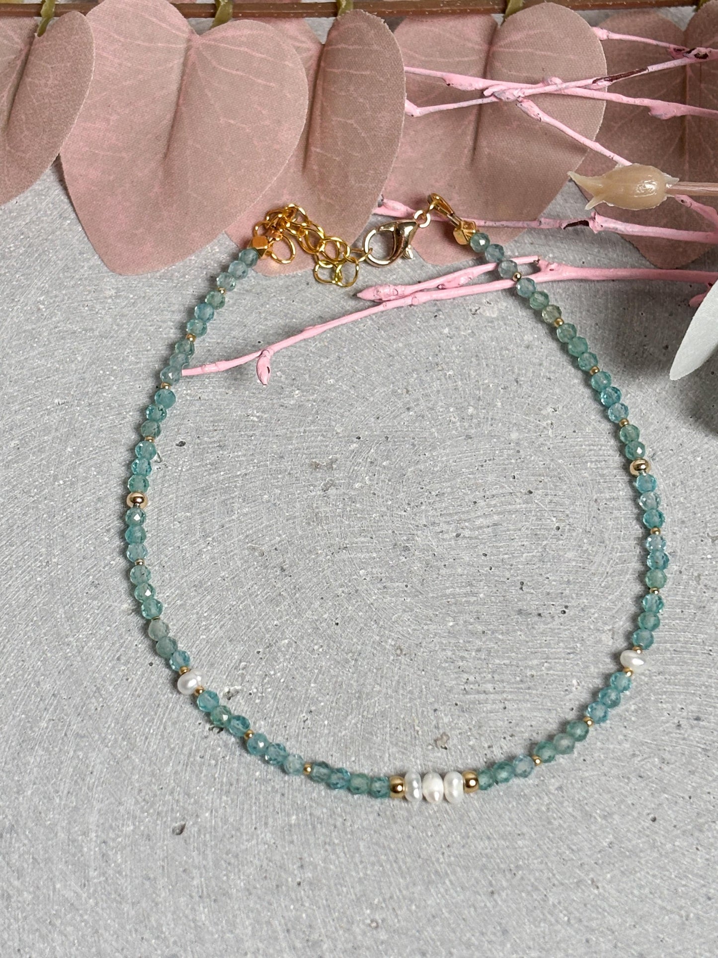 Ice Apatit Fußkettchen mit Süßwasserperlen vergoldete Elemente 25 cm + 5 cm Verlängerung Edelstein Fußschmuck