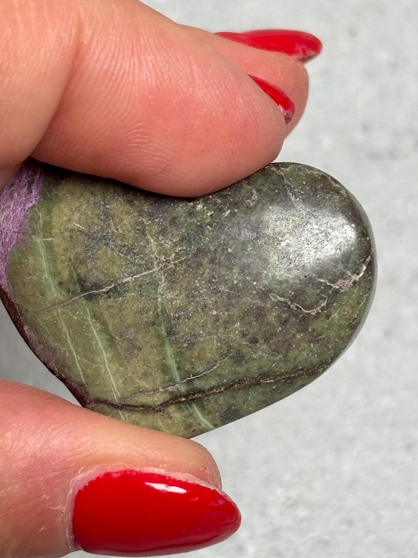 Atlantisstein Herz poliert 3,5 cm Edelstein Herz Stichtit Serpentin Herz Handschmeichler Naturstein Herz