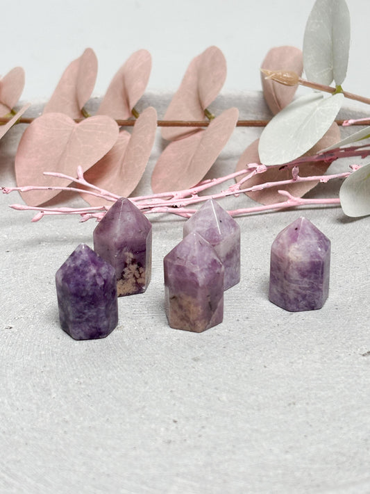 Lepidolith Mini Spitze 2,5 cm Edelstein Turm poliert kleiner Kristall Turm violett Naturstein Deko
