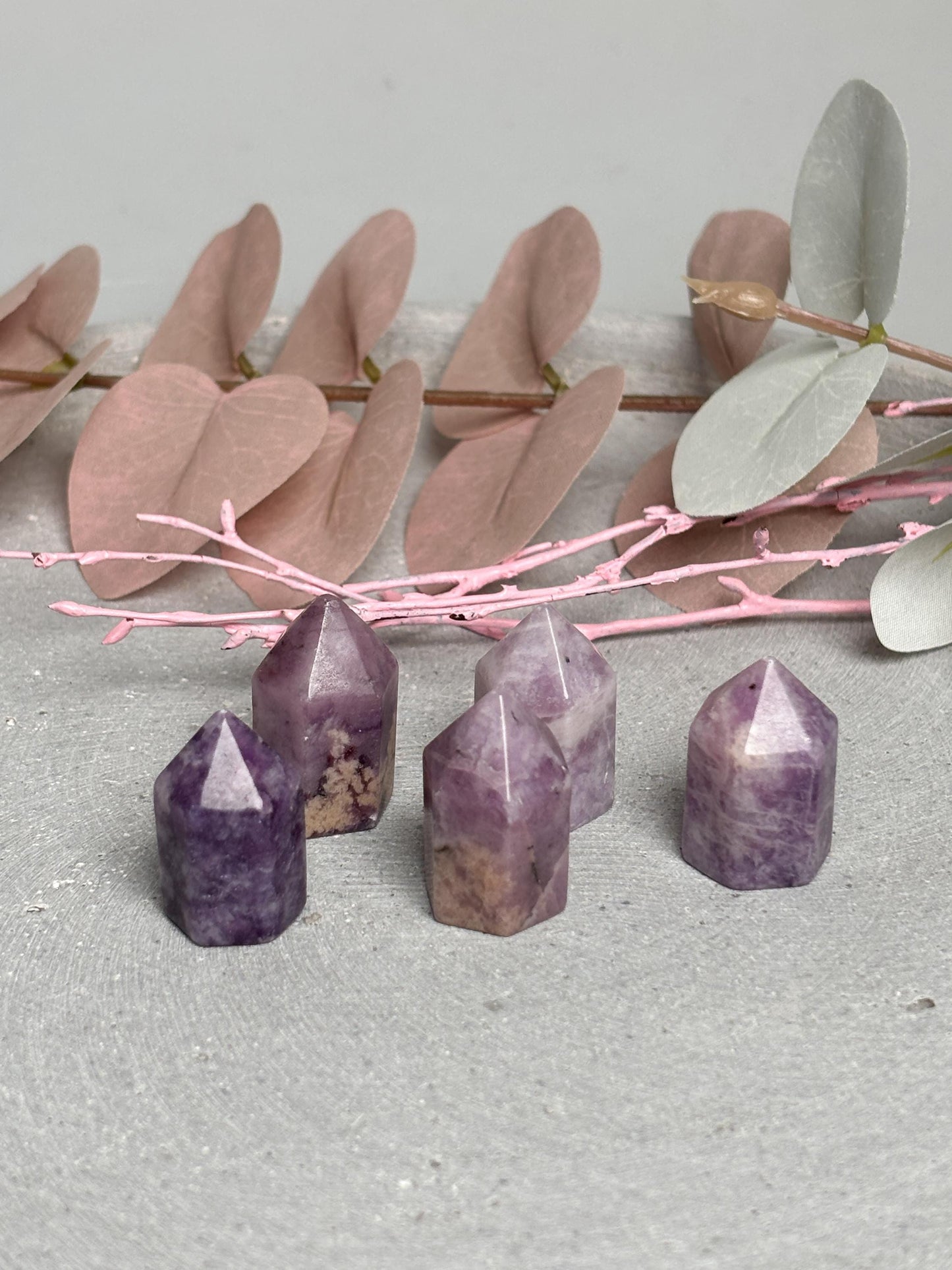 Lepidolith Mini Spitze 2,5 cm Edelstein Turm poliert kleiner Kristall Turm violett Naturstein Deko