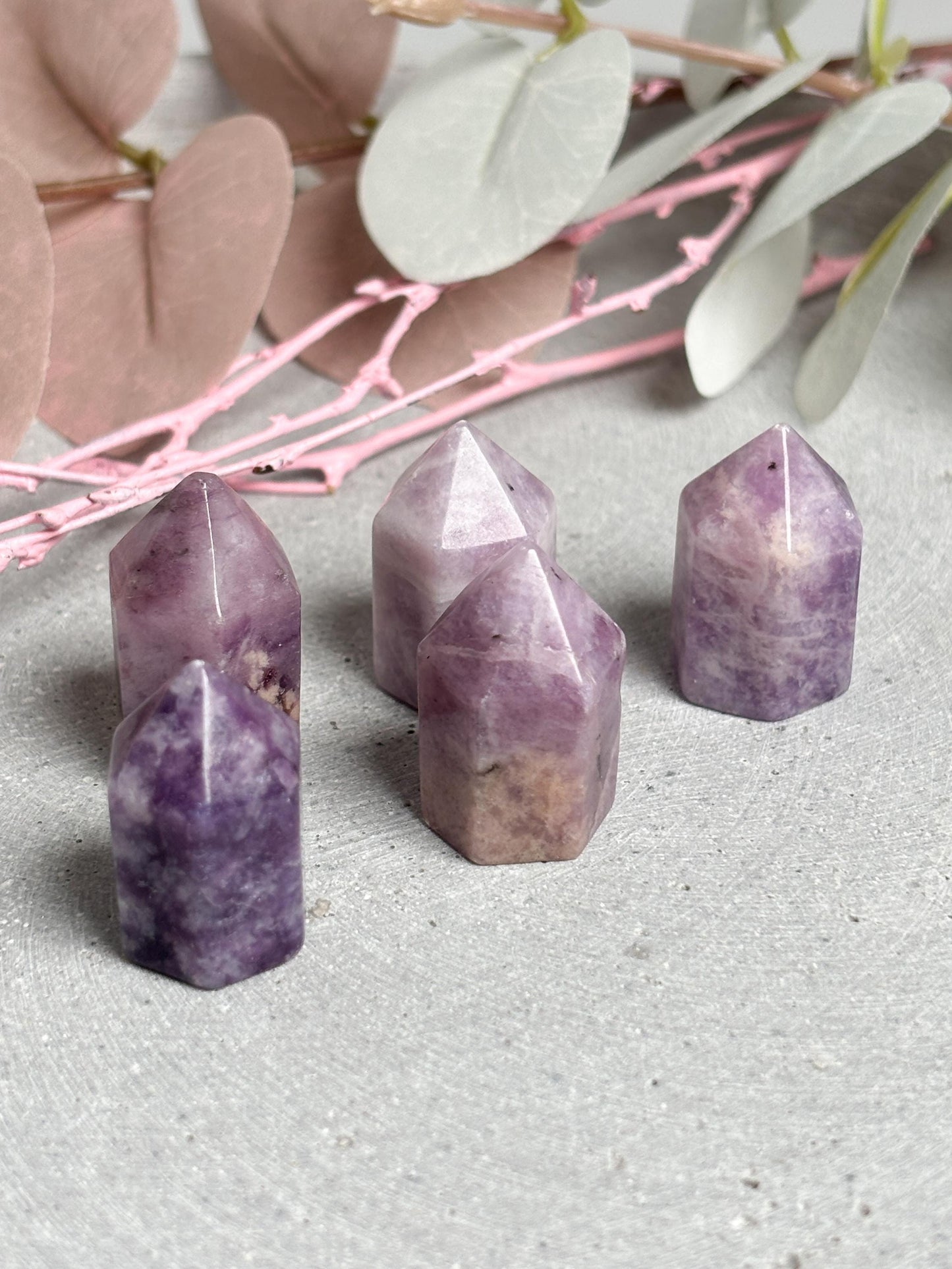 Lepidolith Mini Spitze 2,5 cm Edelstein Turm poliert kleiner Kristall Turm violett Naturstein Deko