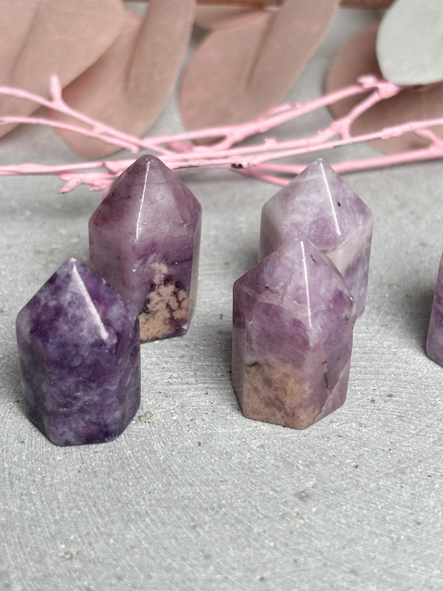Lepidolith Mini Spitze 2,5 cm Edelstein Turm poliert kleiner Kristall Turm violett Naturstein Deko
