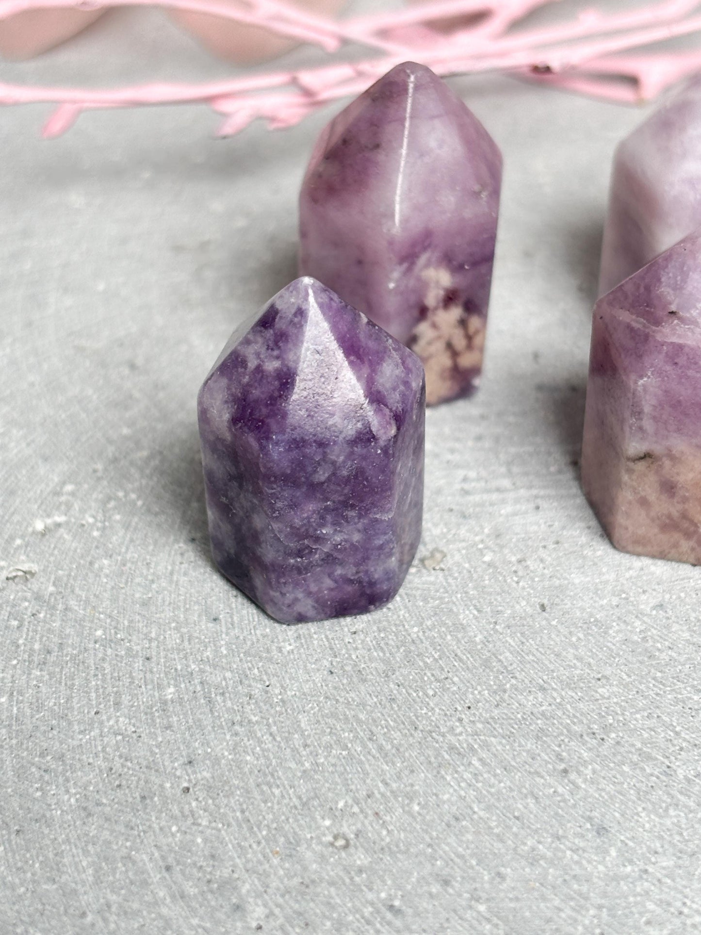 Lepidolith Mini Spitze 2,5 cm Edelstein Turm poliert kleiner Kristall Turm violett Naturstein Deko