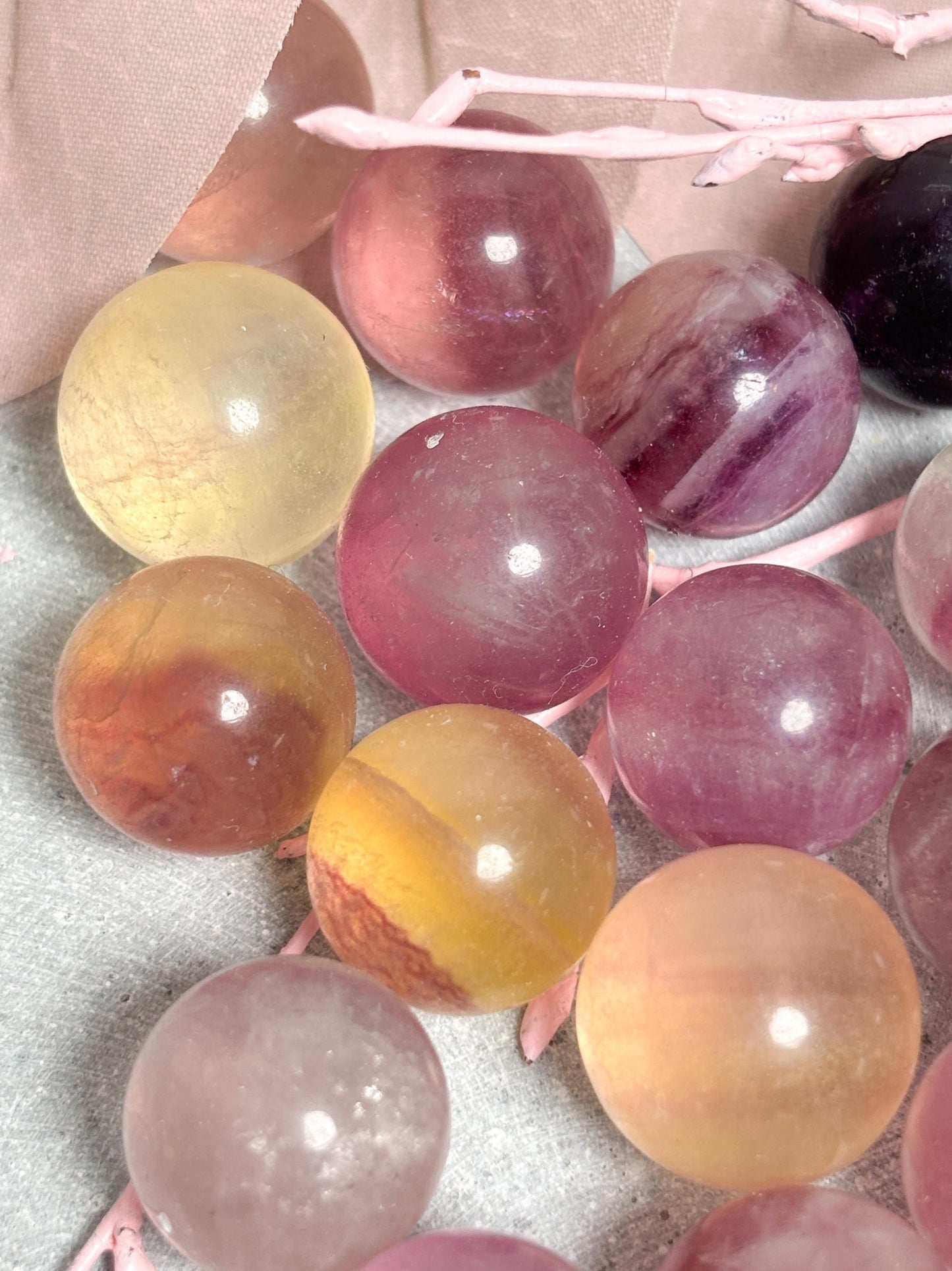 Fluorit Kugel 1,6 cm Mini Kristallkugel poliert Edelstein Kugel Regenbogenfluorit Naturstein Deko