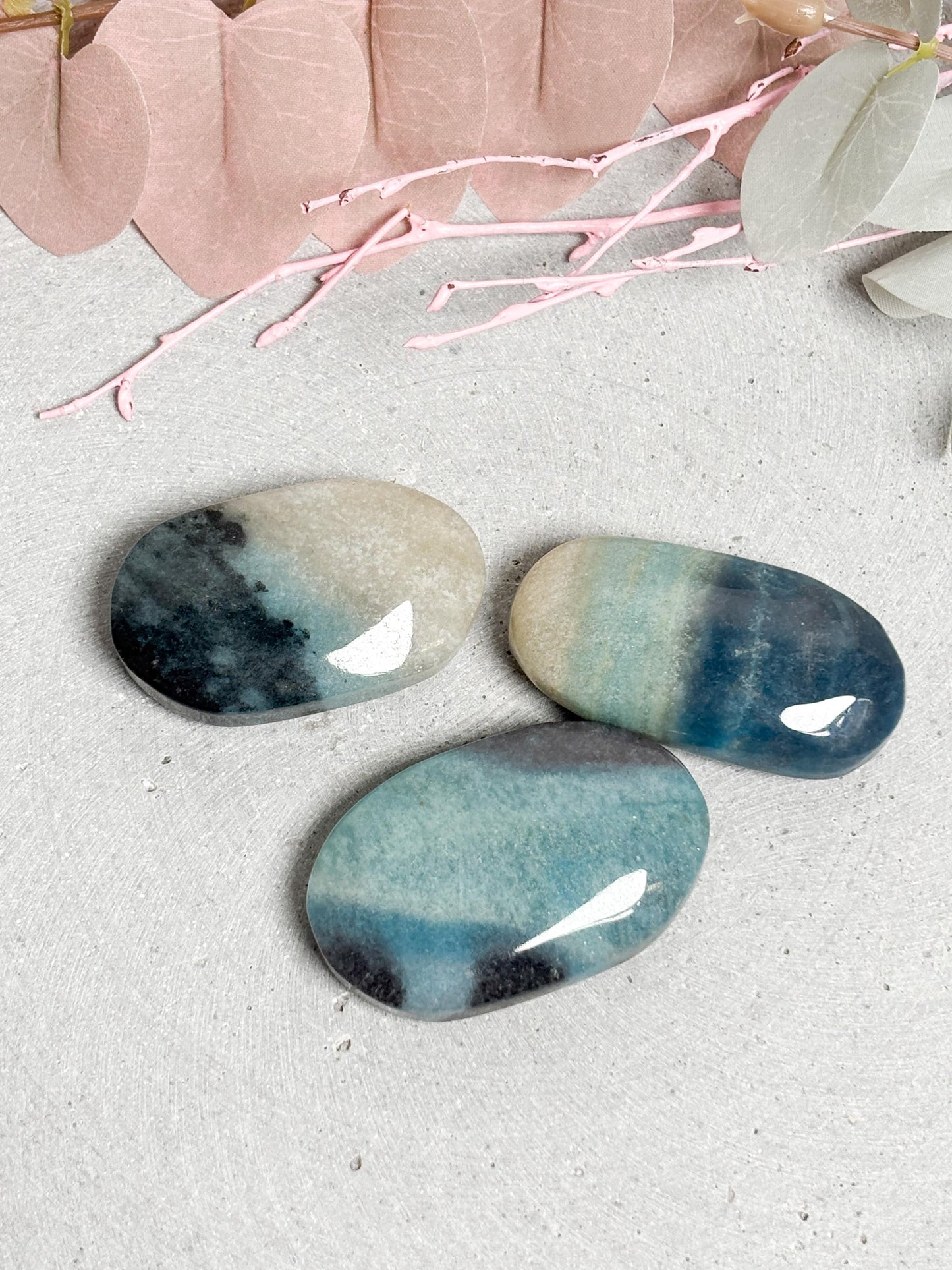 Troilit Palmstone blau weiß poliert ca. 5 cm Handschmeichler Taschenstein Edelstein Unikat
