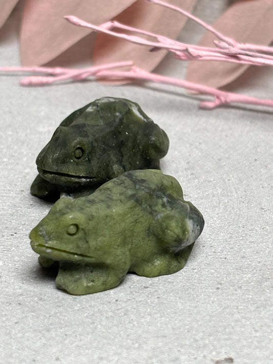 Jade Frosch Figur ca. 3,4 cm Edelstein Carving grüne Jade Tierfigur Glücksbringer Deko Stein