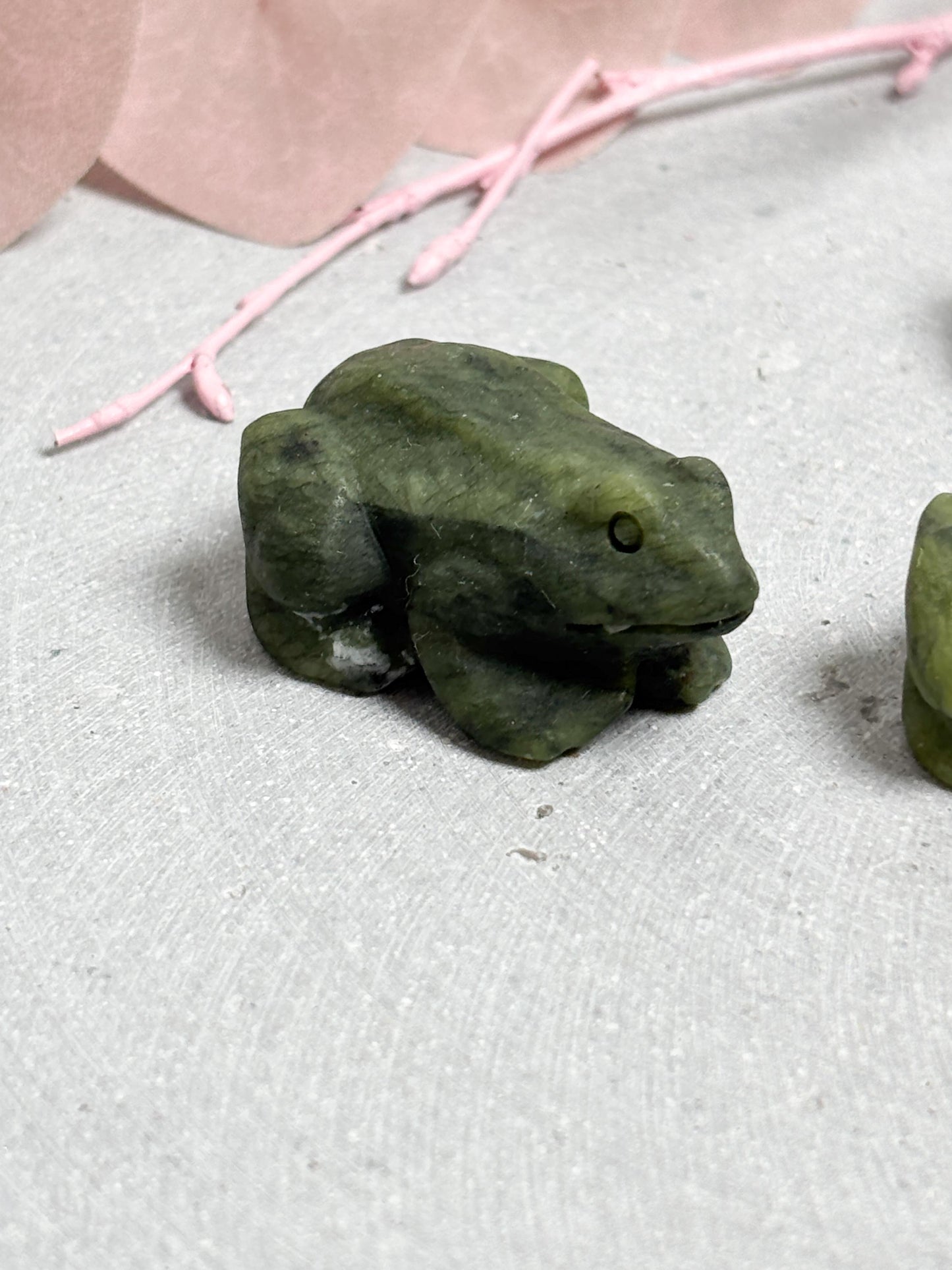 Jade Frosch Figur ca. 3,4 cm Edelstein Carving grüne Jade Tierfigur Glücksbringer Deko Stein