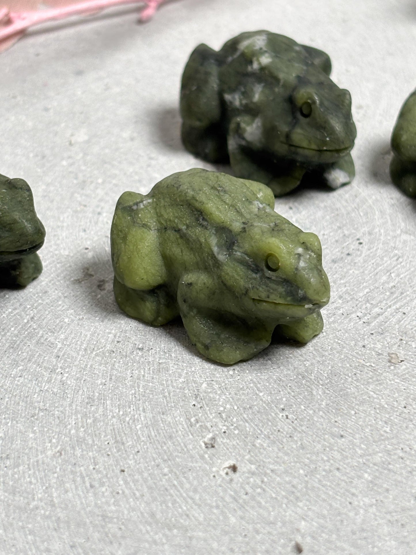 Jade Frosch Figur ca. 3,4 cm Edelstein Carving grüne Jade Tierfigur Glücksbringer Deko Stein