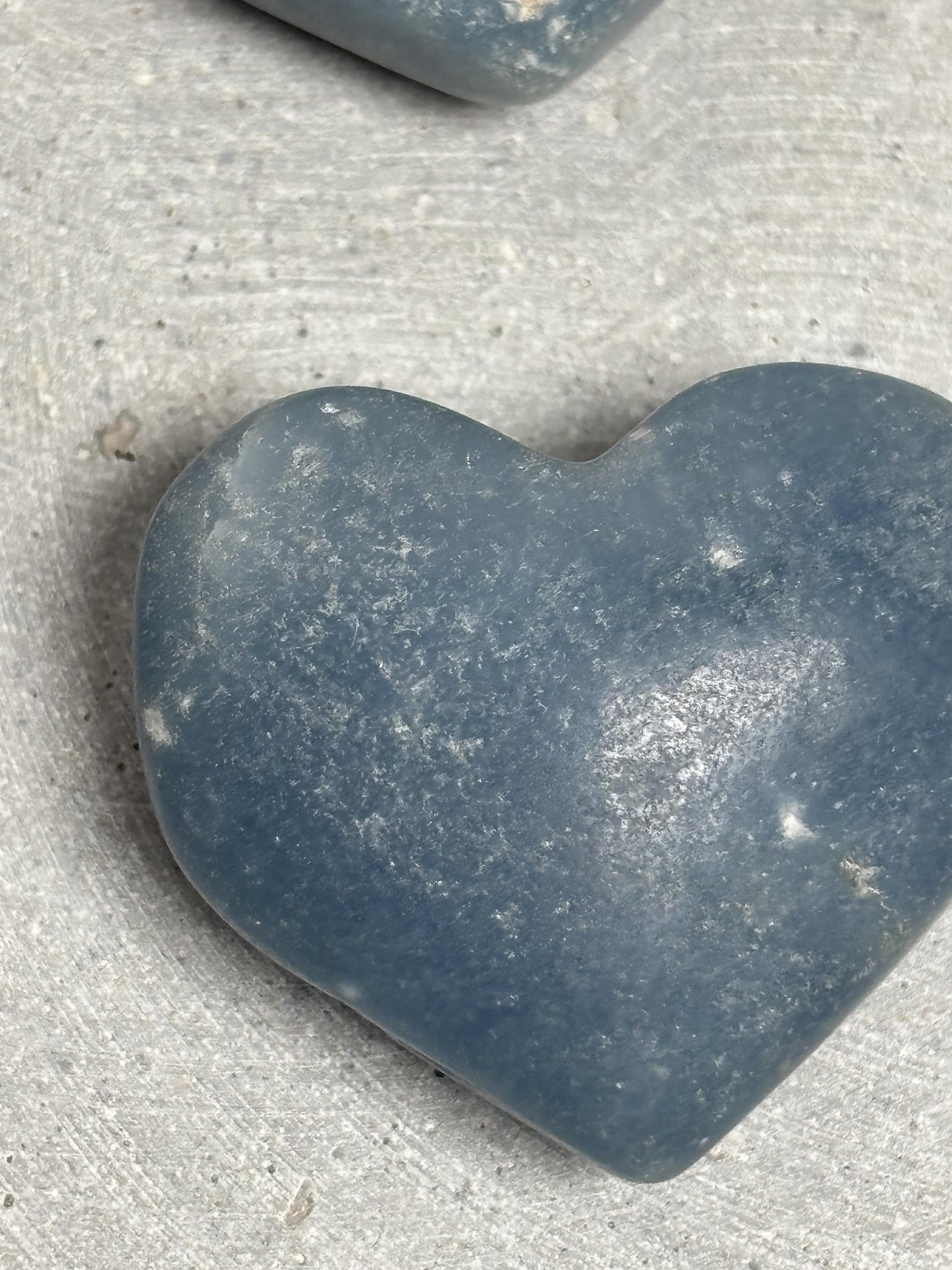 Angelit Herz poliert 4 cm Edelstein Herz Handschmeichler Naturstein Herz blau Deko Stein