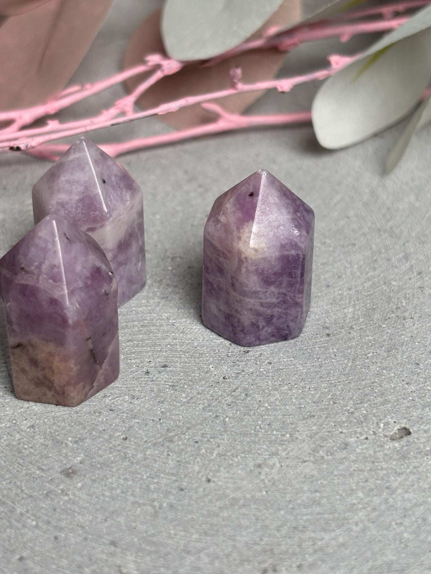 Lepidolith Mini Spitze 2,5 cm Edelstein Turm poliert kleiner Kristall Turm violett Naturstein Deko