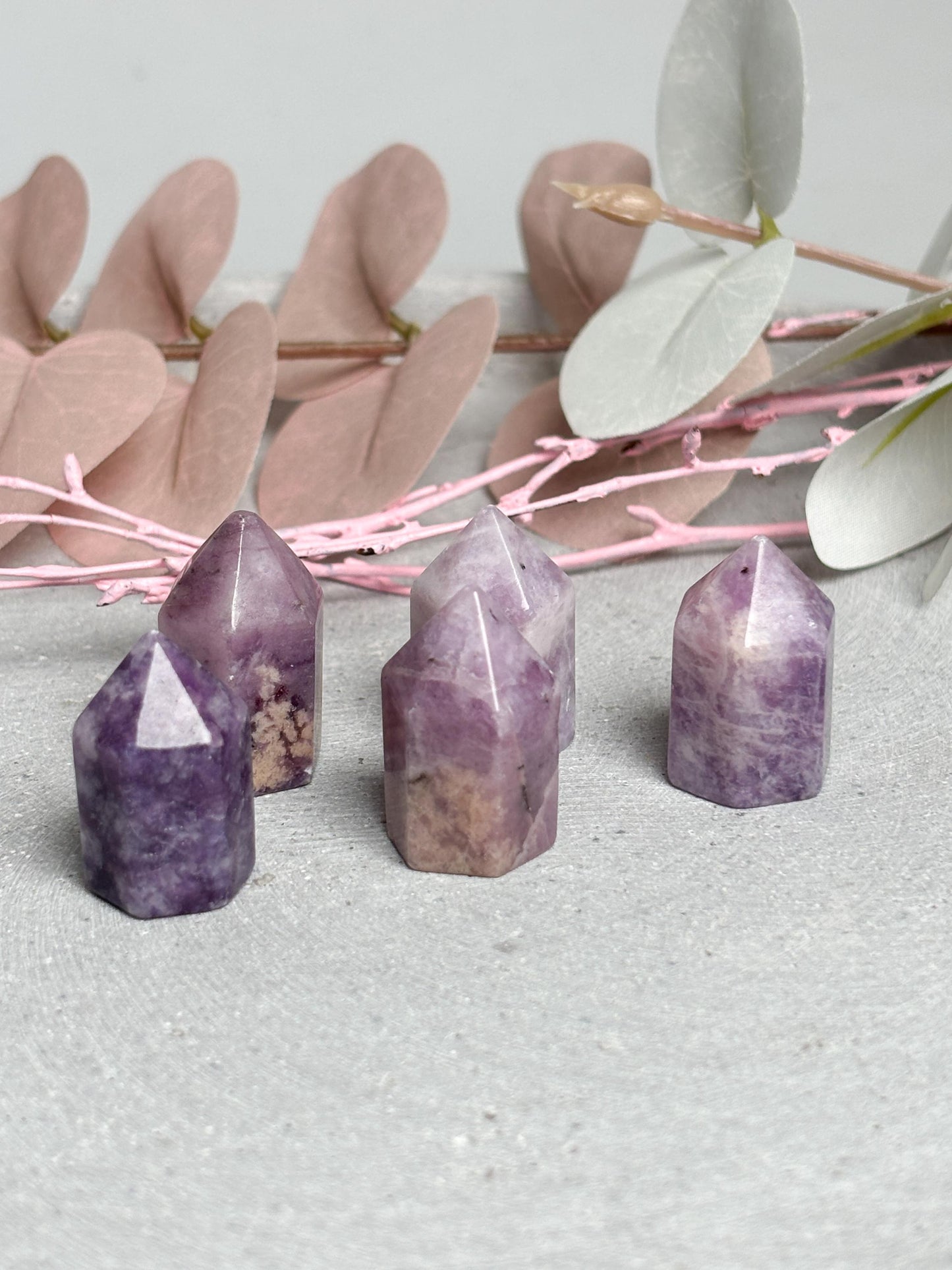 Lepidolith Mini Spitze 2,5 cm Edelstein Turm poliert kleiner Kristall Turm violett Naturstein Deko