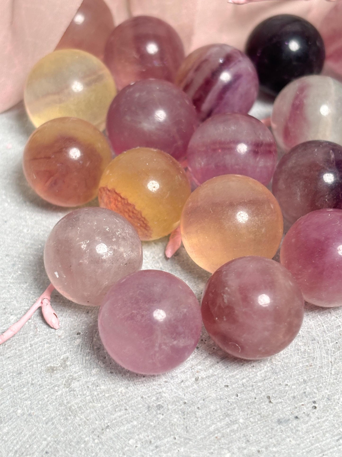 Fluorit Kugel 1,6 cm Mini Kristallkugel poliert Edelstein Kugel Regenbogenfluorit Naturstein Deko