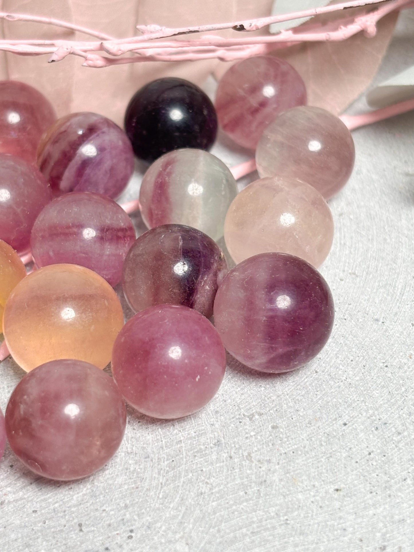 Fluorit Kugel 1,6 cm Mini Kristallkugel poliert Edelstein Kugel Regenbogenfluorit Naturstein Deko