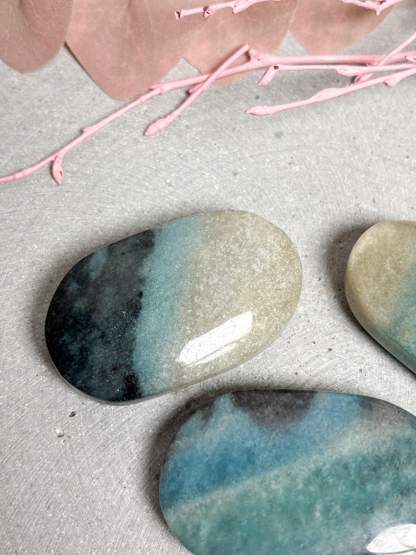 Troilit Palmstone blau weiß poliert ca. 5 cm Handschmeichler Taschenstein Edelstein Unikat