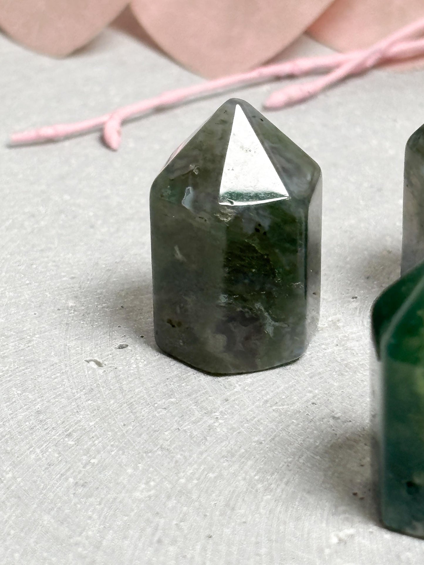 Moosachat Mini Spitze poliert ca. 2,5 cm Kristallspitze Edelstein Turm Deko Stein Unikat