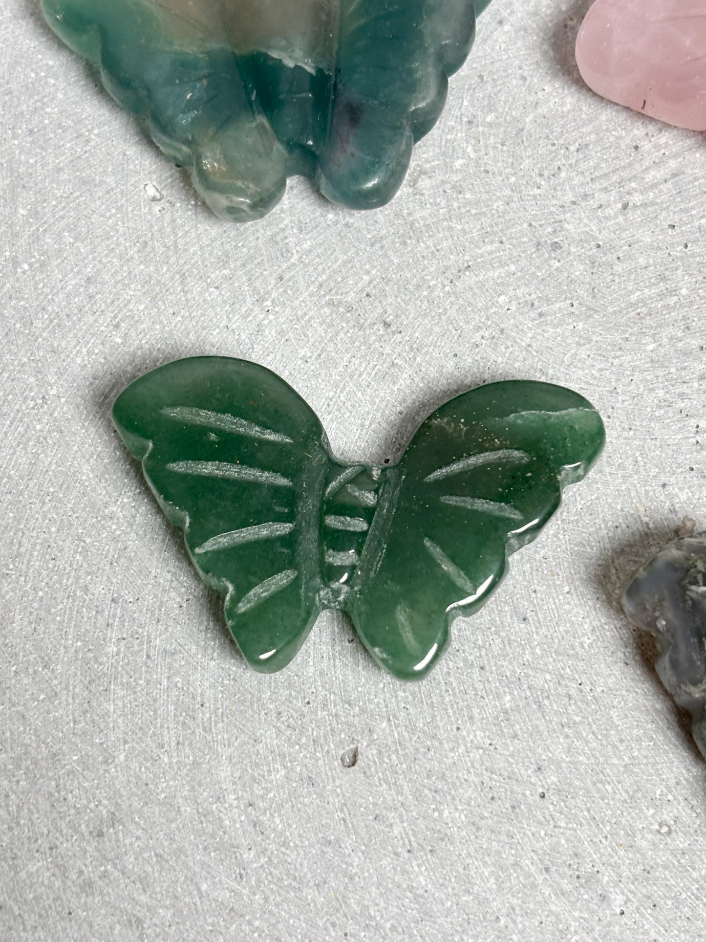Edelstein Schmetterling ca. 4,4 cm Rosenquarz Bergkristall Fluorit Kristall Deko Geschenk Unikat