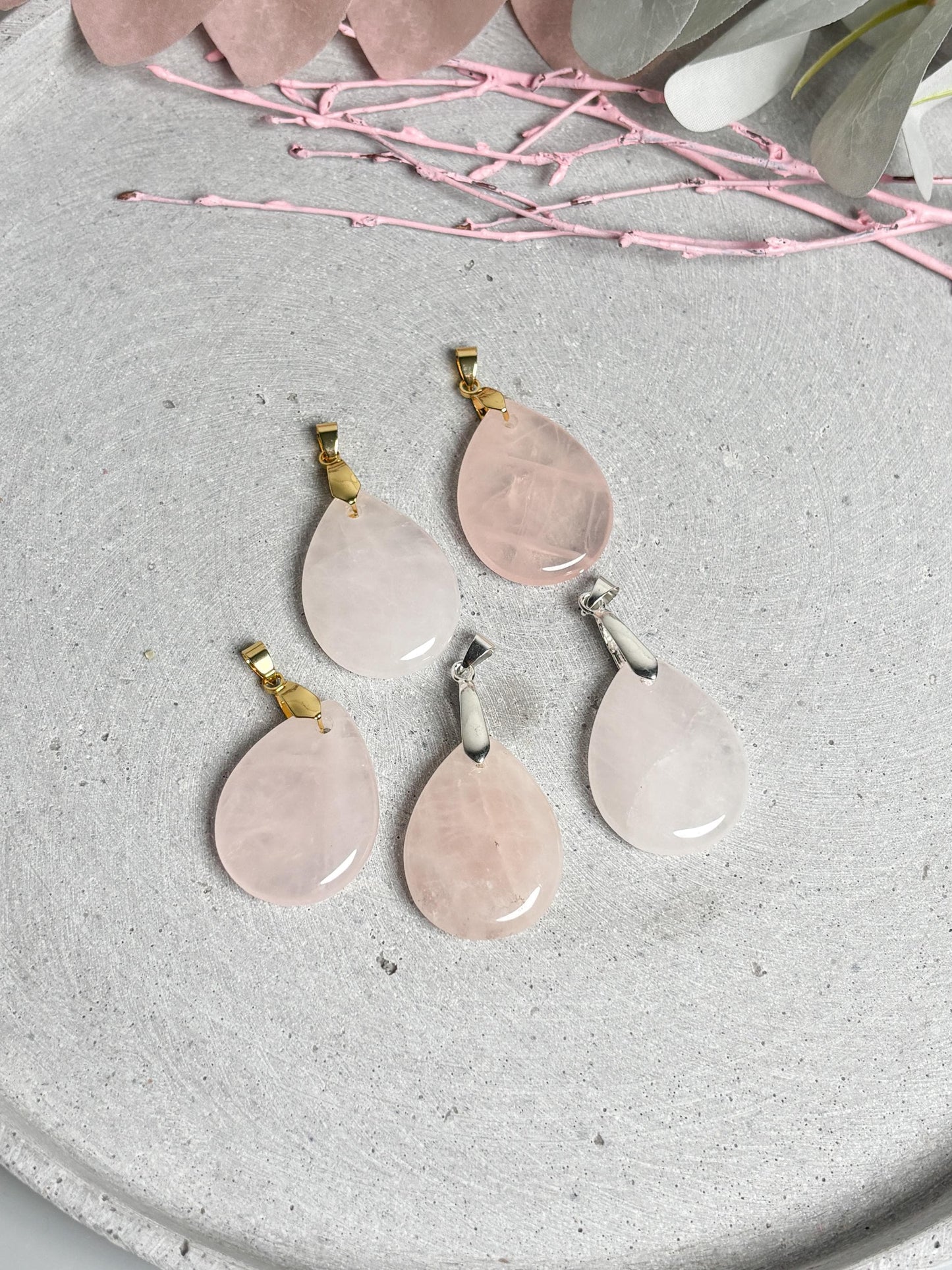 Rosenquarz Tropfen Anhänger 3,3 cm Kettenanhänger Edelstein mit goldfarbener oder silberfarbener Öse
