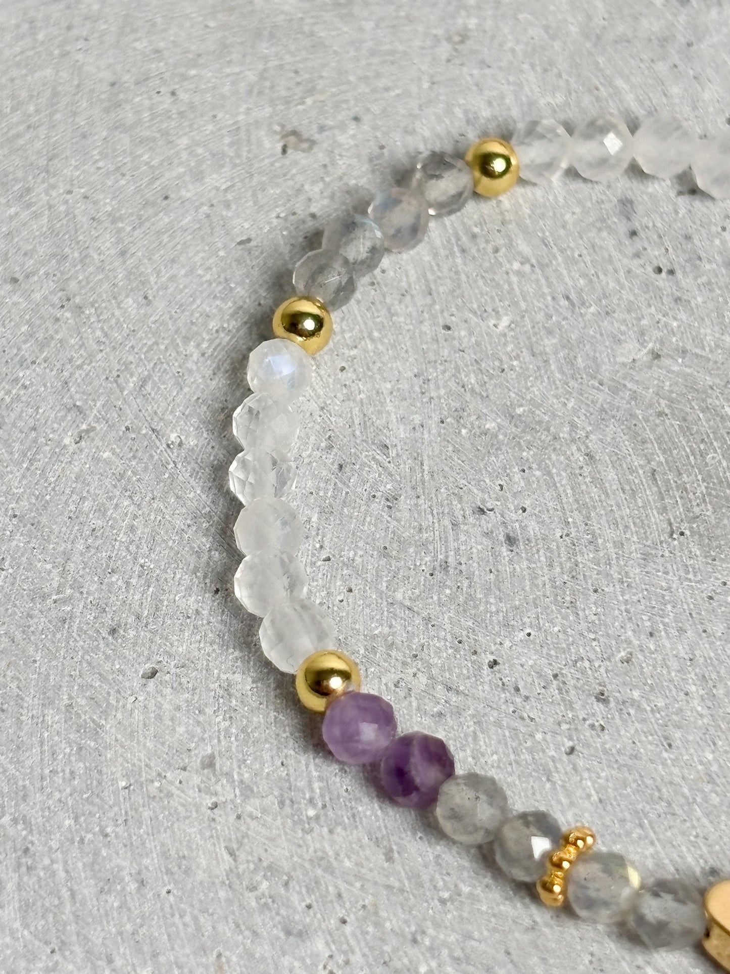 Zartes Edelstein Armband Labradorit Mondstein Amethyst 4 mm facettiert elastisch goldfarbener Edelstahl
