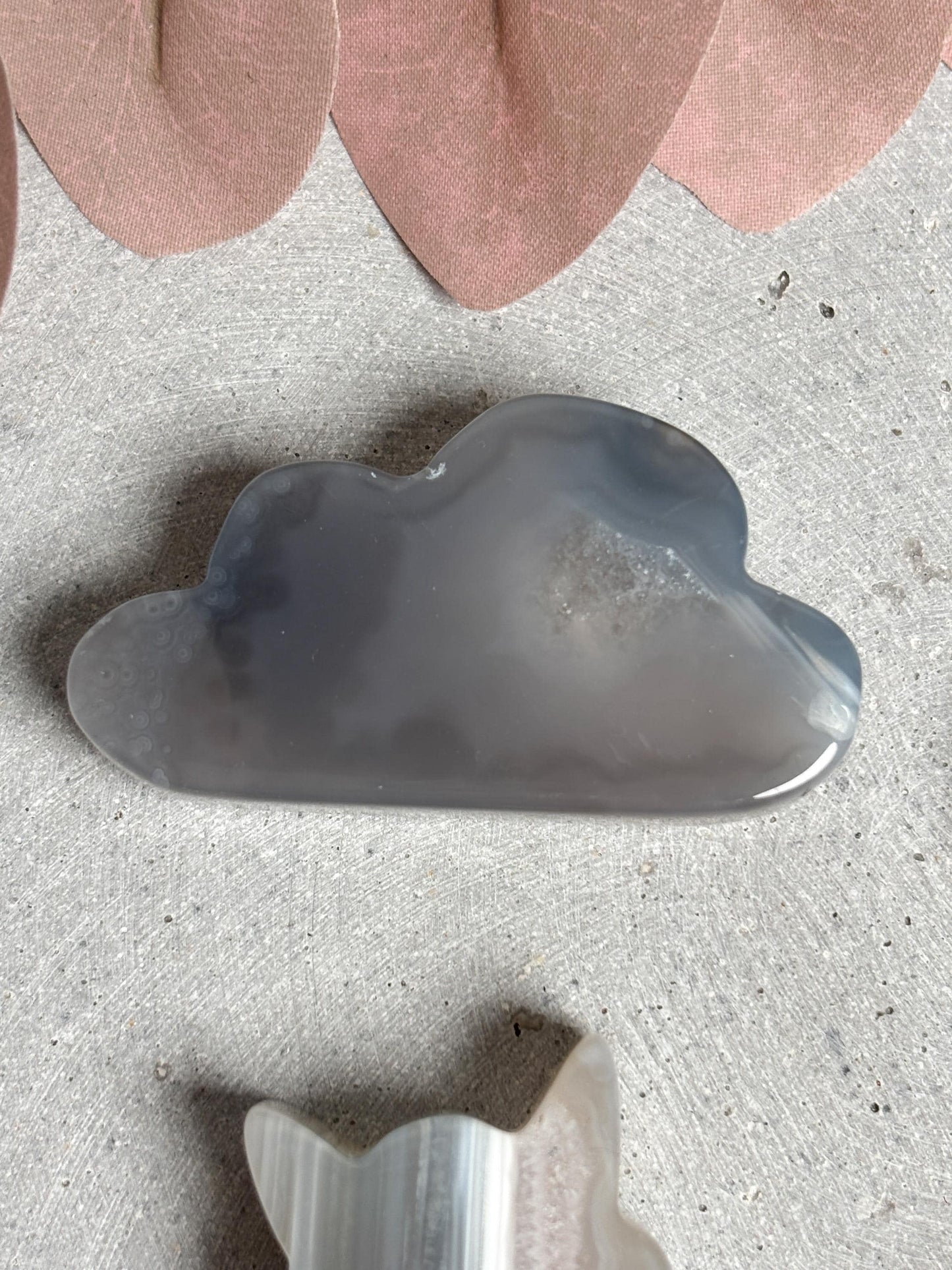 Achat Deko Wolke oder Katze polierter Naturstein Kristallfigur mit Bänderung ca. 5,36,3 cm