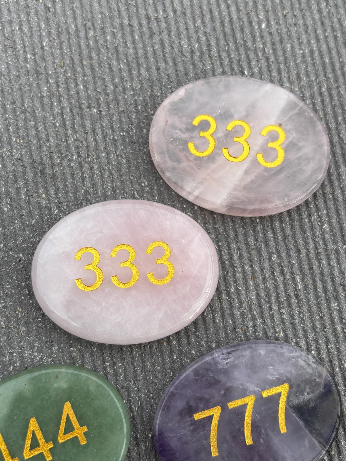 Engelszahlen Sorgenstein ca. 4,5 cm Rosenquarz Amethyst grüner Aventurin Engelzahl Handschmeichler Kristall