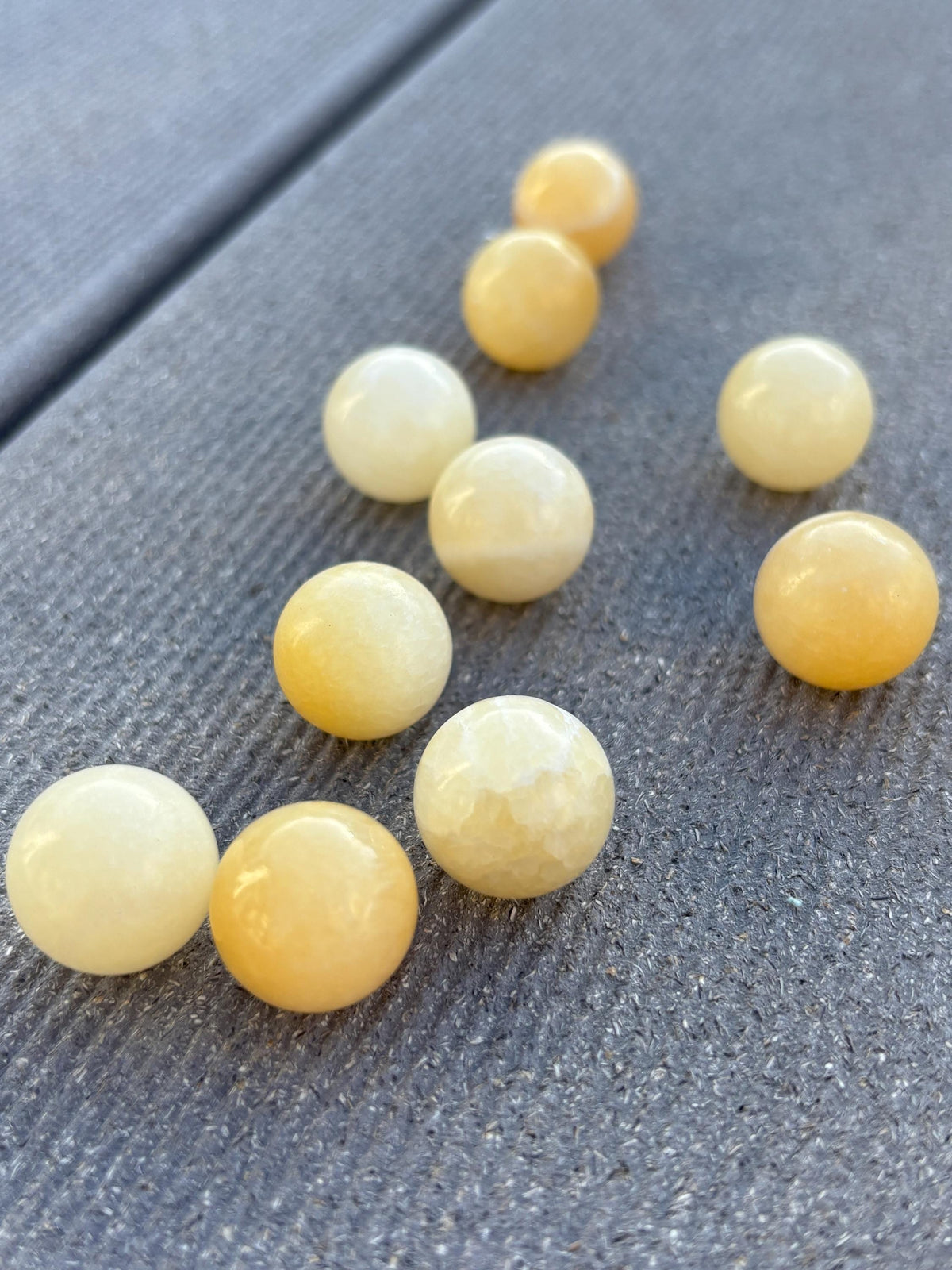 Calcit Kugel ca. 1,6 cm Mini Edelstein Kugel gelber Calcit Naturstein Kristall Deko kleines Unikat