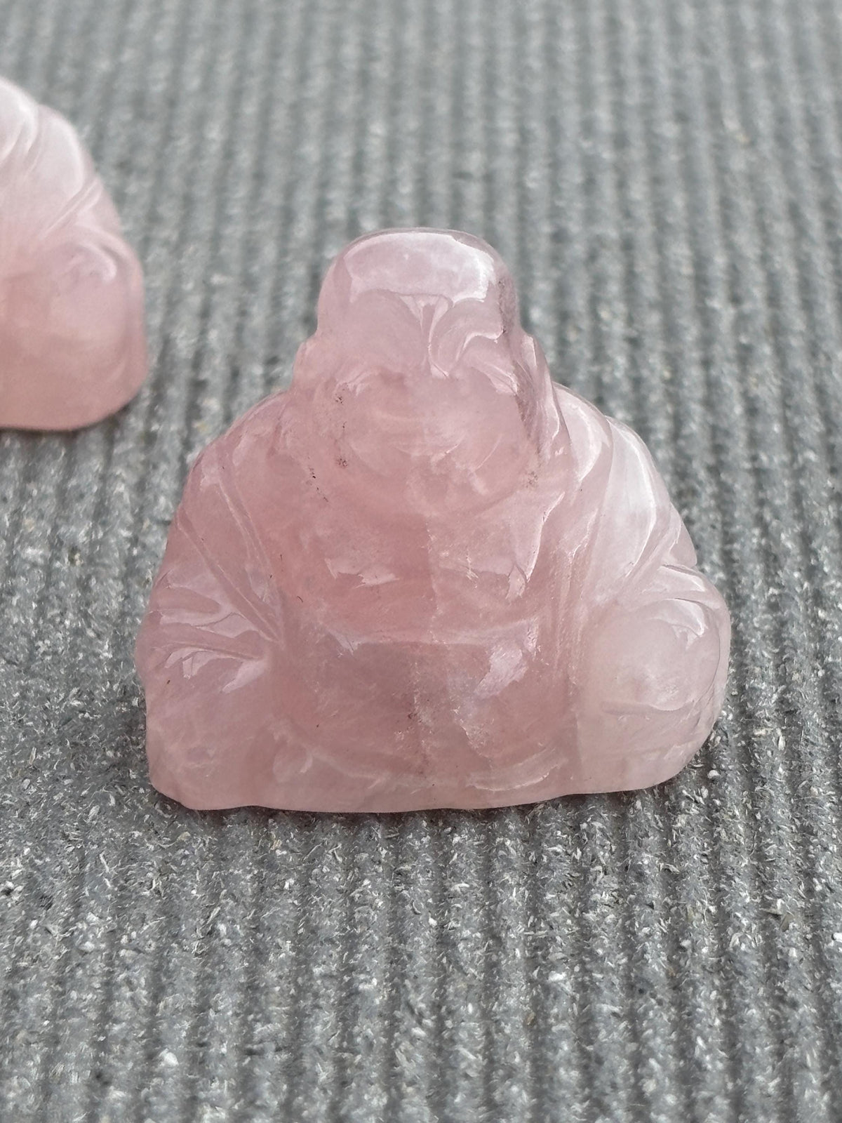 Rosenquarz Buddha Figur hell oder dunkel ca. 3,1 cm lachender Buddha Edelstein Figur Kristall Deko Glücksbringer