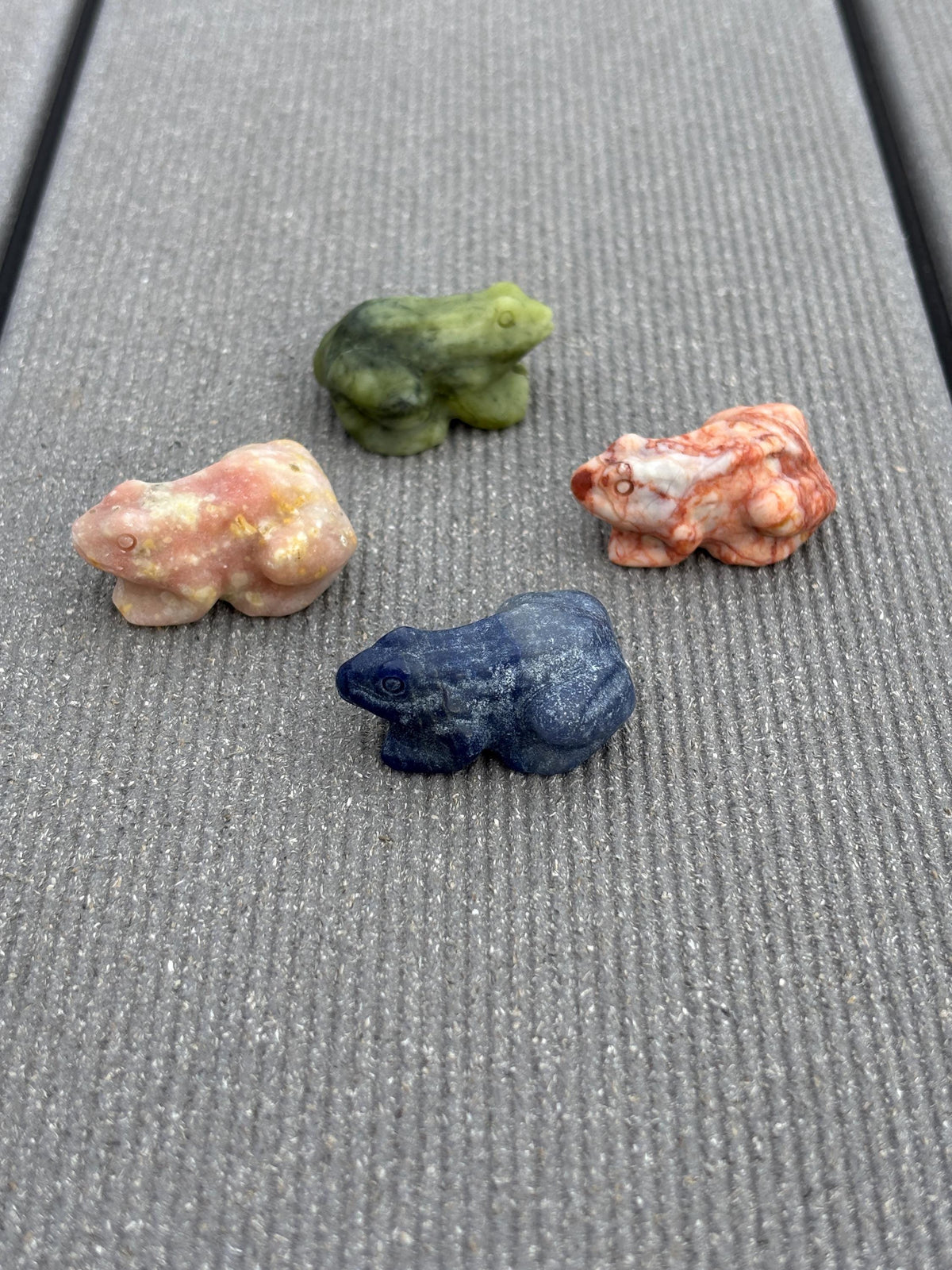 Kleine Kristall Frösche ca. 3 cm Blauer Aventurin grüne Jade Pink Amethyst Red Vein Jaspis Edelstein Frosch