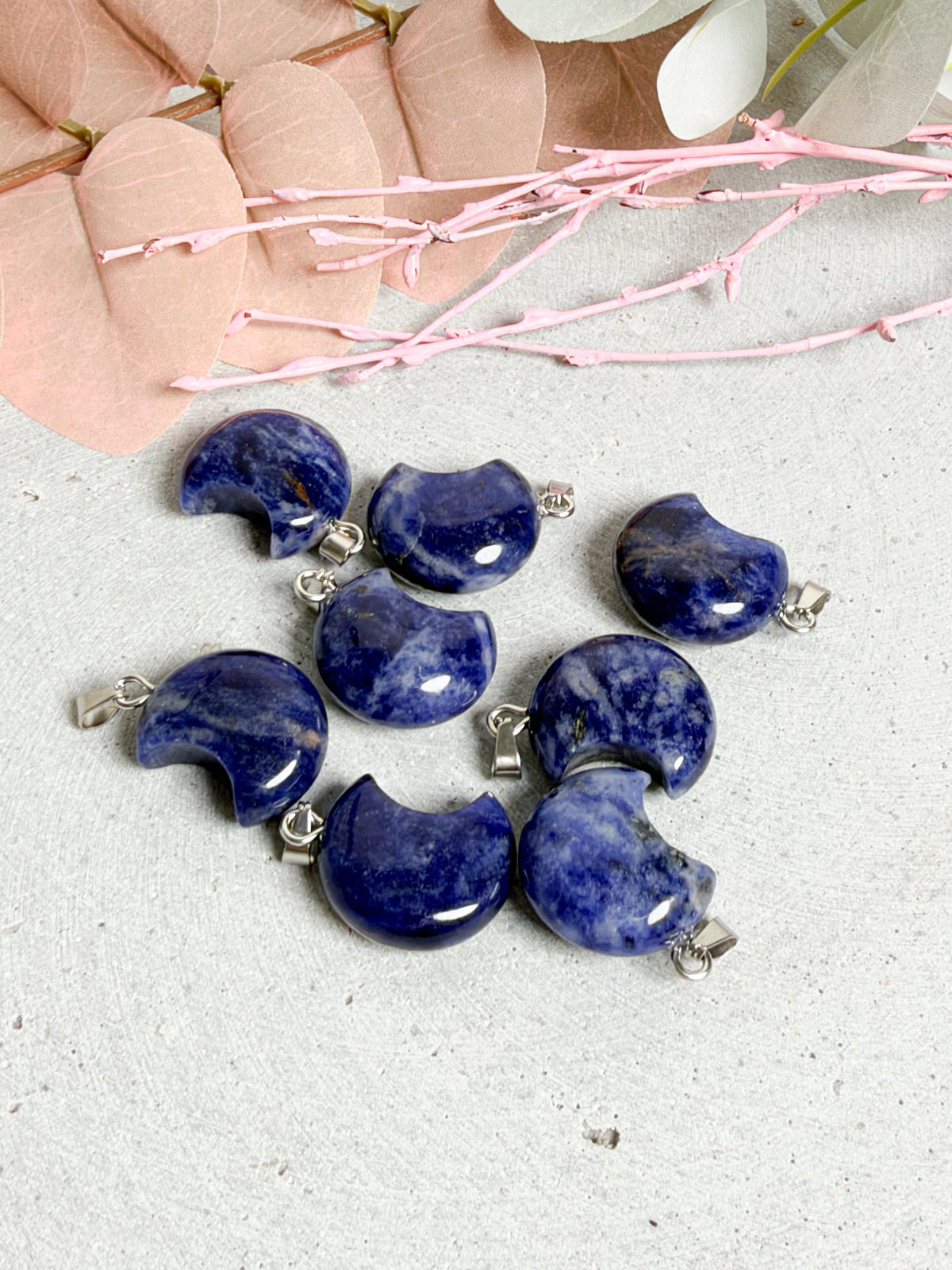 Sodalith Mond Anhänger ca. 2 × 1,6 cm blauer Edelstein Kettenanhänger Kristall Halbmond Schmuck Intuition Geschenk