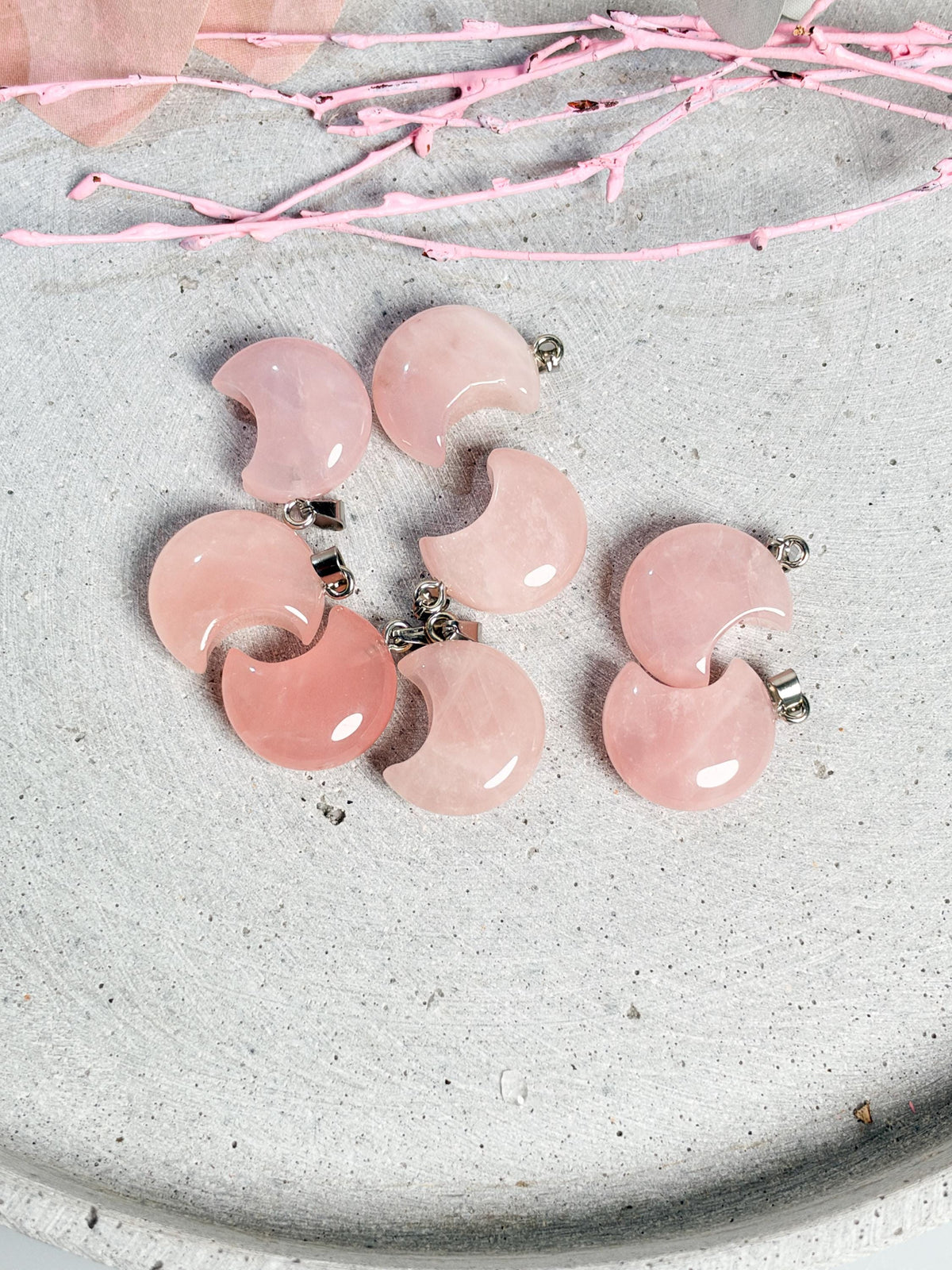 Rosenquarz Mond Anhänger ca. 2 × 1,6 cm Edelstein Kettenanhänger rosa Kristall Halbmond Schmuck Geschenk für Frauen