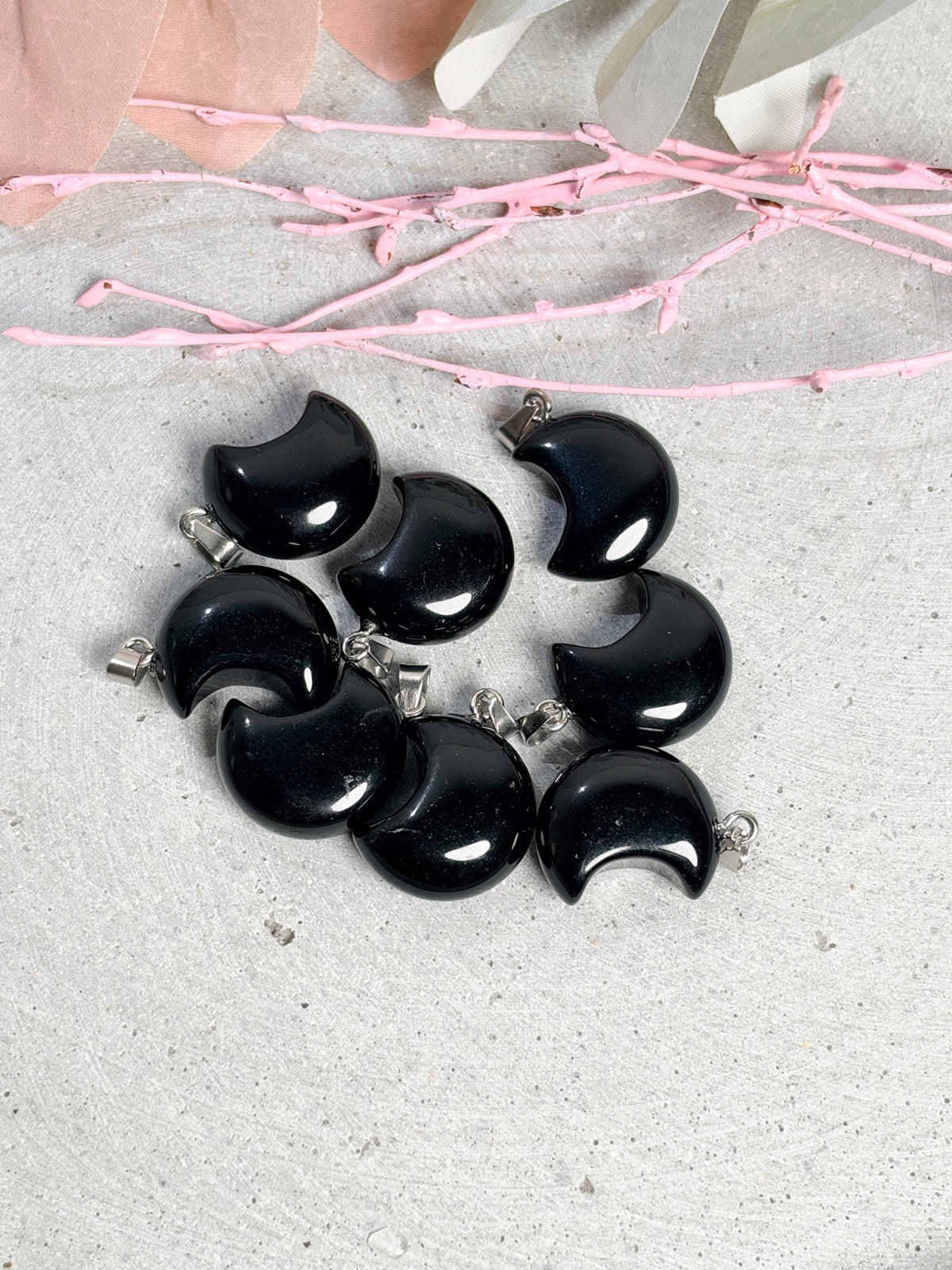 Obsidian Mond Anhänger ca. 2 × 1,6 cm schwarzer Edelstein Kettenanhänger Kristall Halbmond Schutzstein Schmuck Geschenk