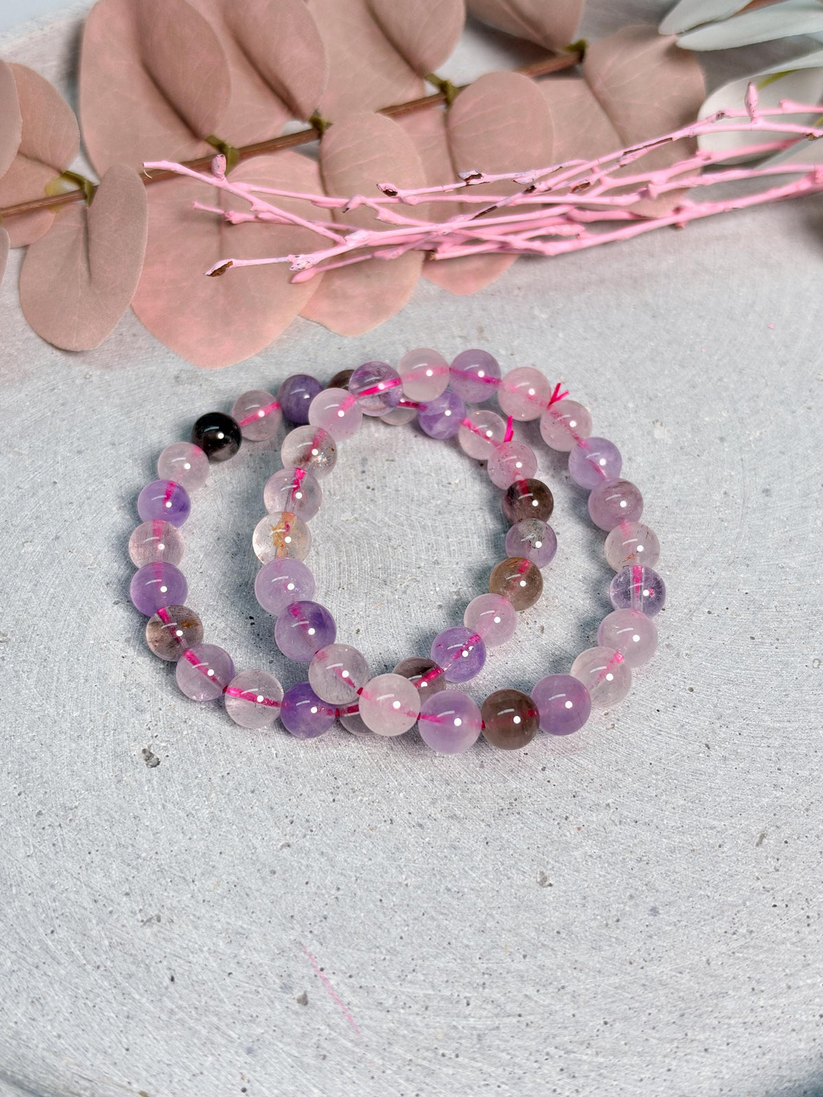 Super Seven Armband 8 mm Perlen elastisch ca. 17,5 cm Edelsteinarmband Super 7 Kristall Schmuck lila rosa