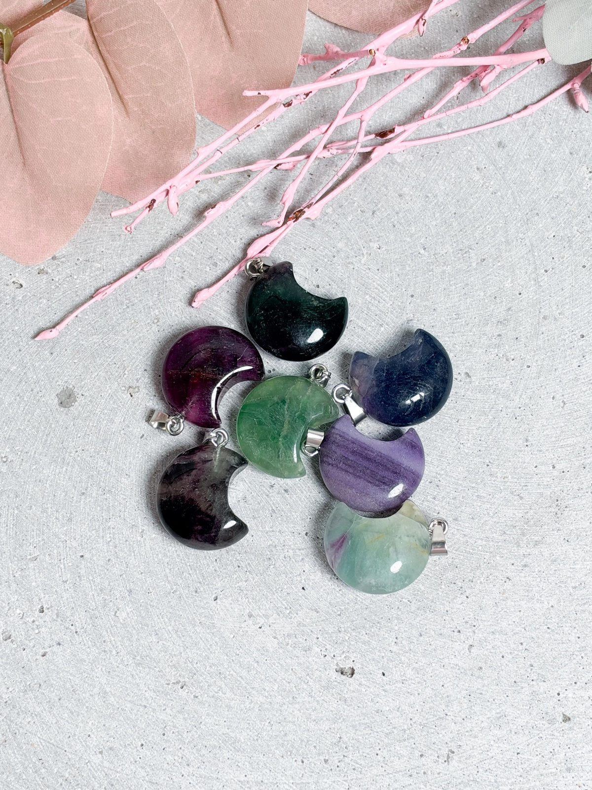 Fluorit Mond Anhänger ca. 2 × 1,6 cm Edelstein Kettenanhänger grüner lila Fluorit Kristall Halbmond Schmuck verschiedene Farben