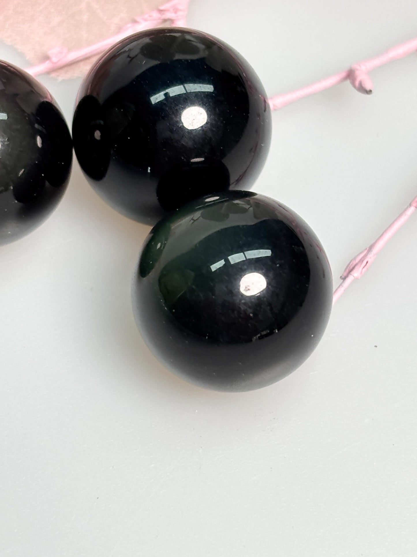 Regenbogen Obsidian Kugel 1,9 cm Naturstein Kristallkugel schwarz schimmernd