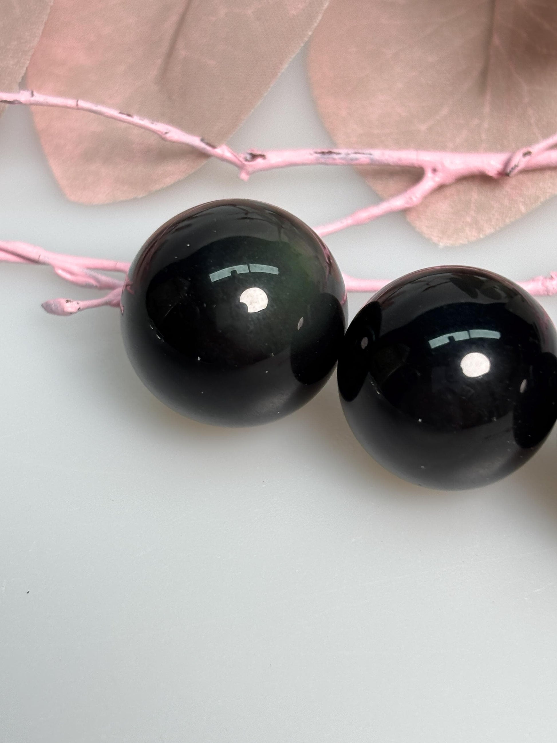 Regenbogen Obsidian Kugel 1,9 cm Naturstein Kristallkugel schwarz schimmernd