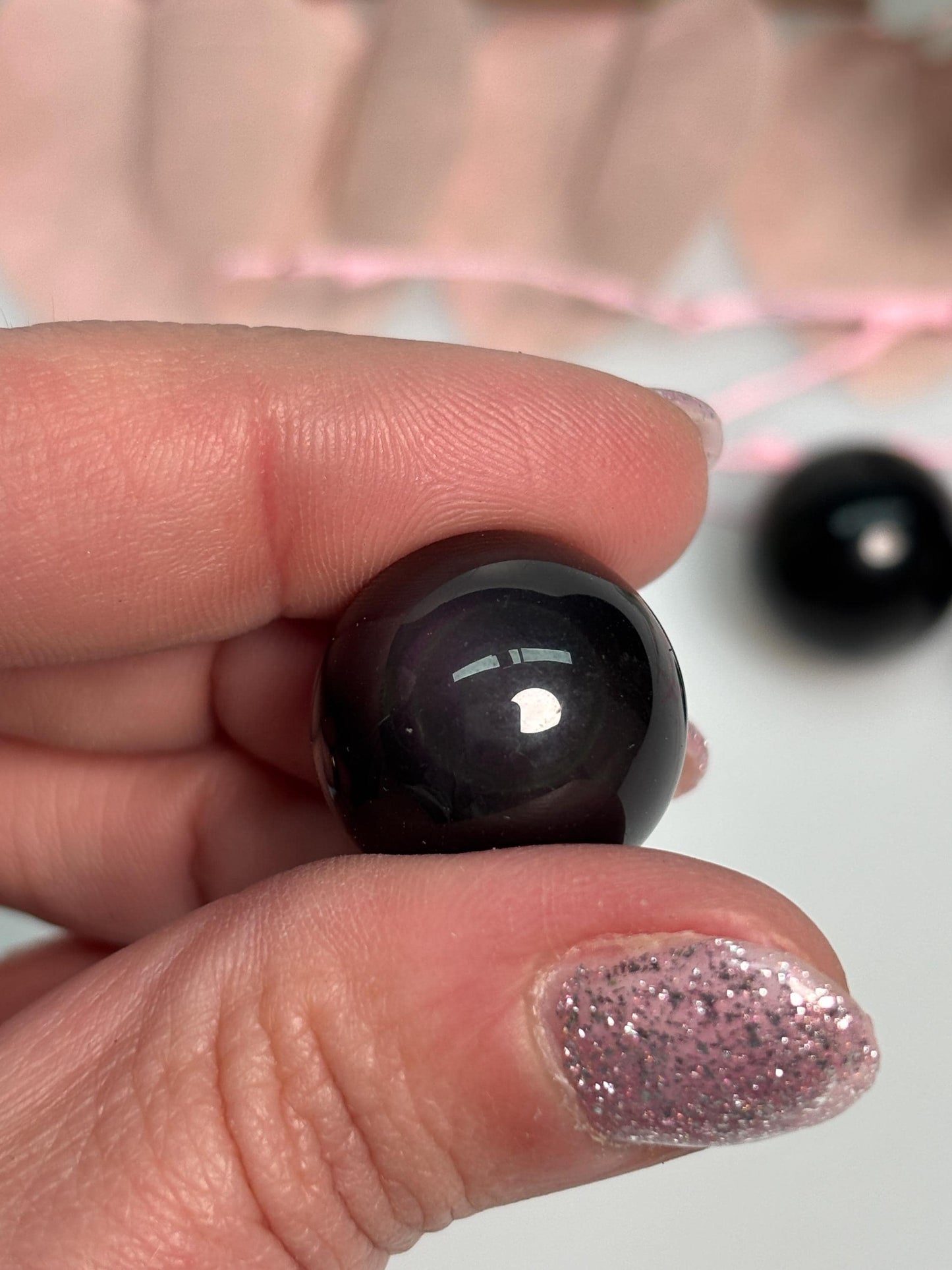 Regenbogen Obsidian Kugel 1,9 cm Naturstein Kristallkugel schwarz schimmernd